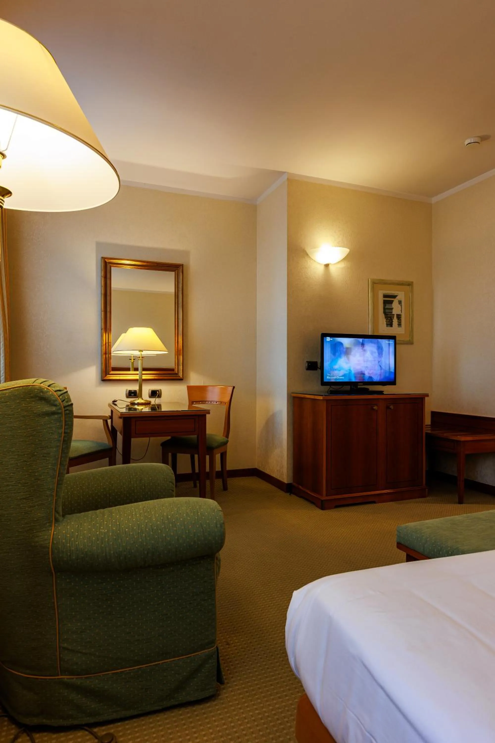 Hotel Excelsior Magenta