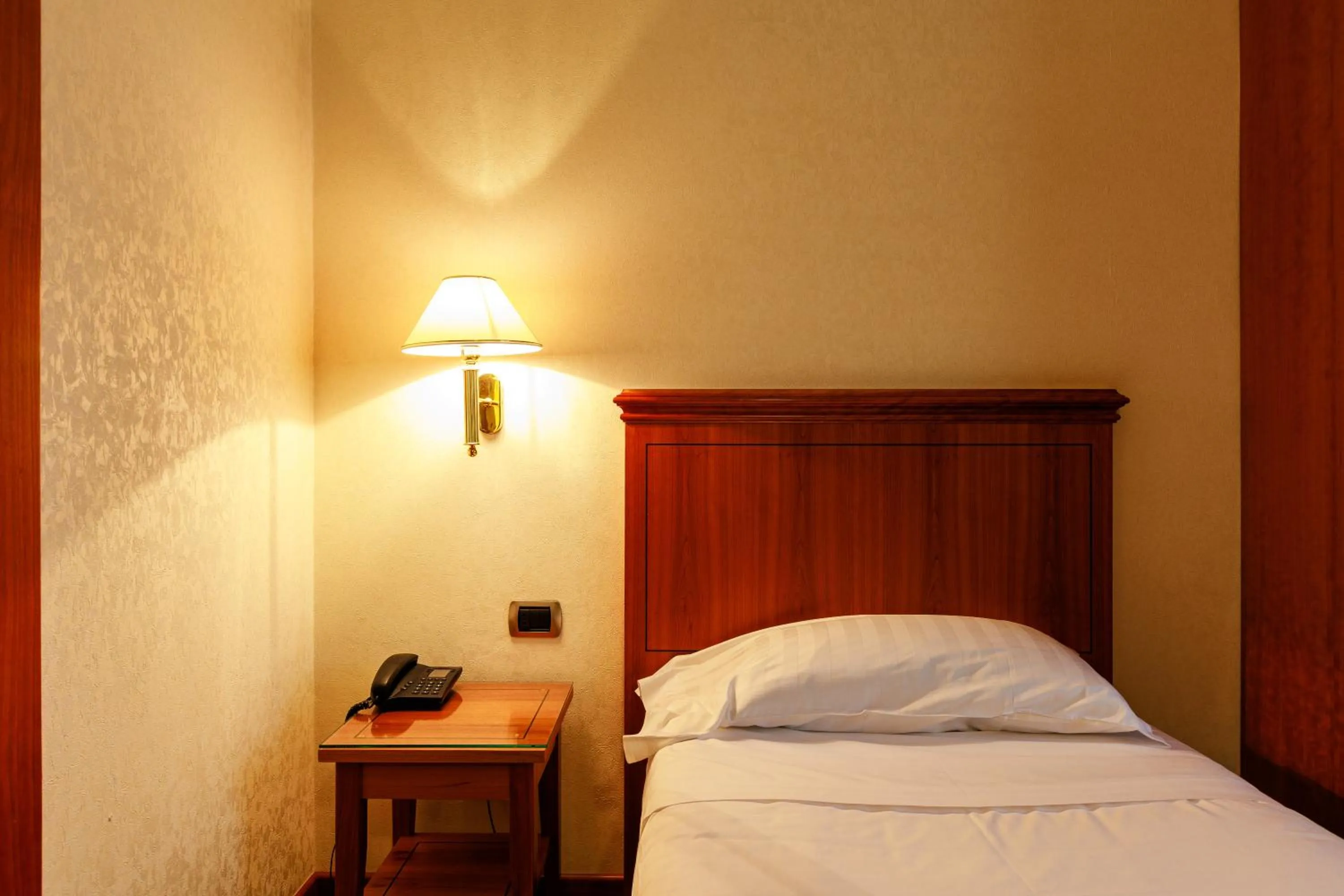 Bed in Hotel Excelsior Magenta