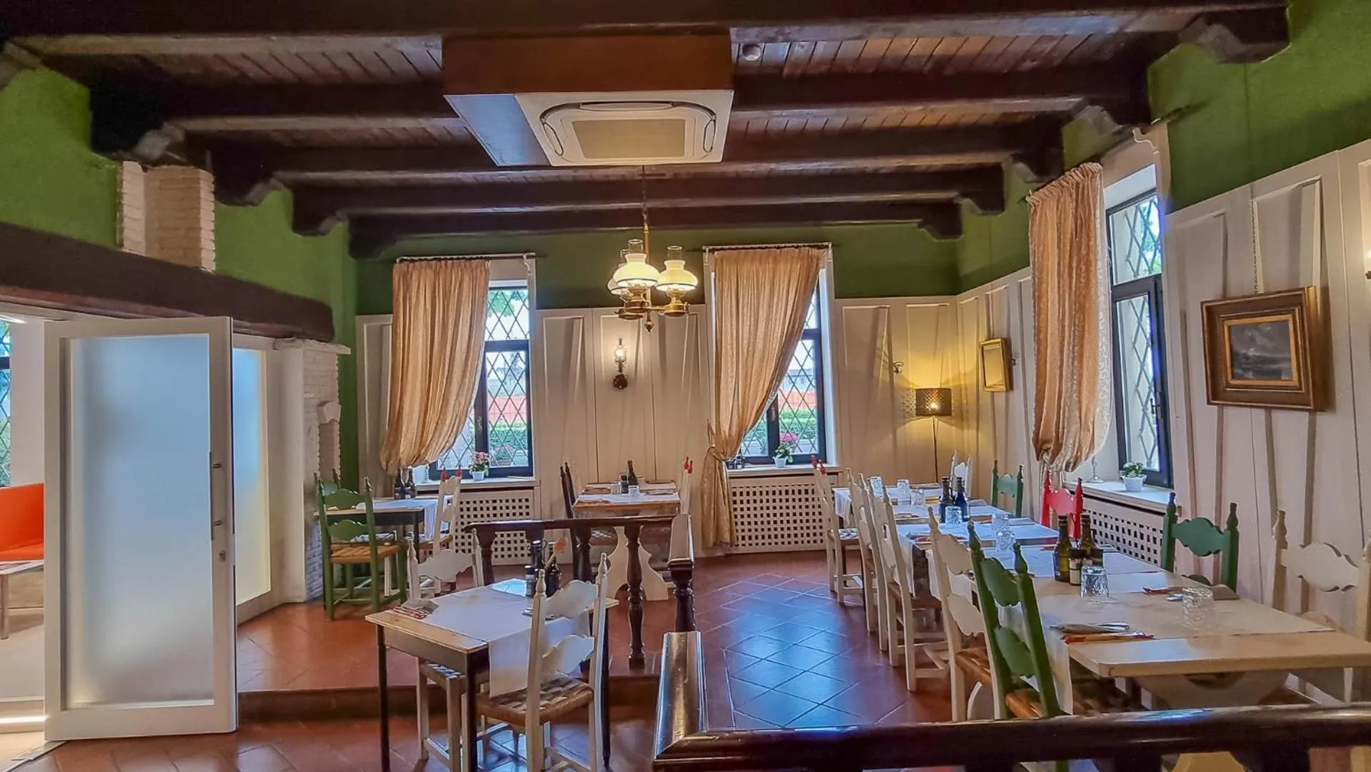 Restaurant/places to eat in Hotel Dogana