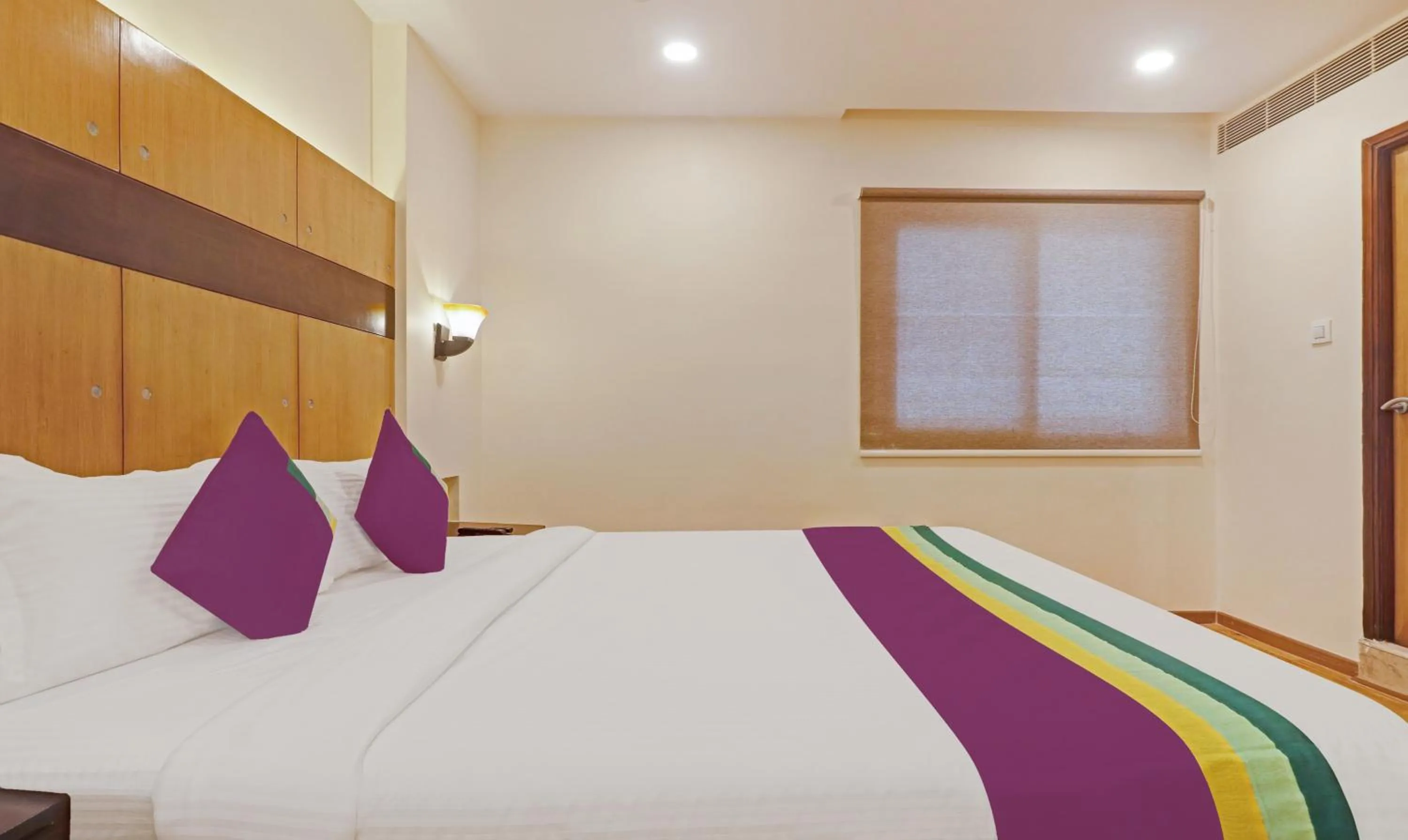 Deluxe Double Room - single occupancy in Treebo Premium Seven Lake View