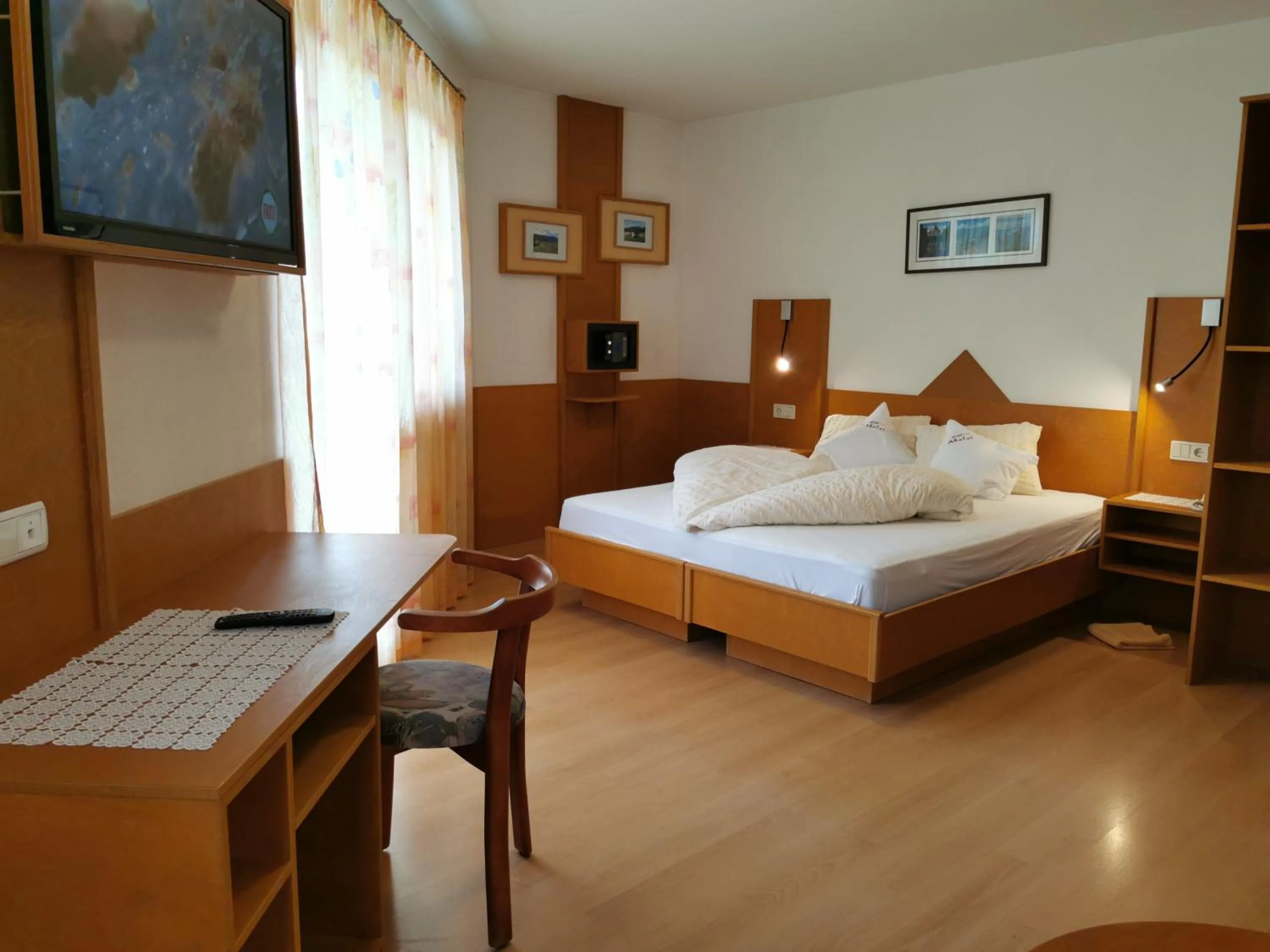 Photo of the whole room, Bed in Hotel Akelei