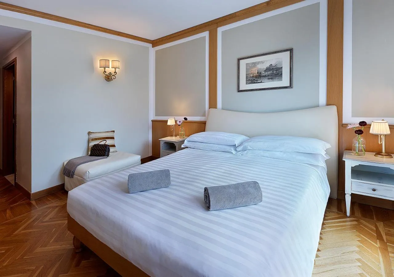 Bed in Iseo Lago Hotel