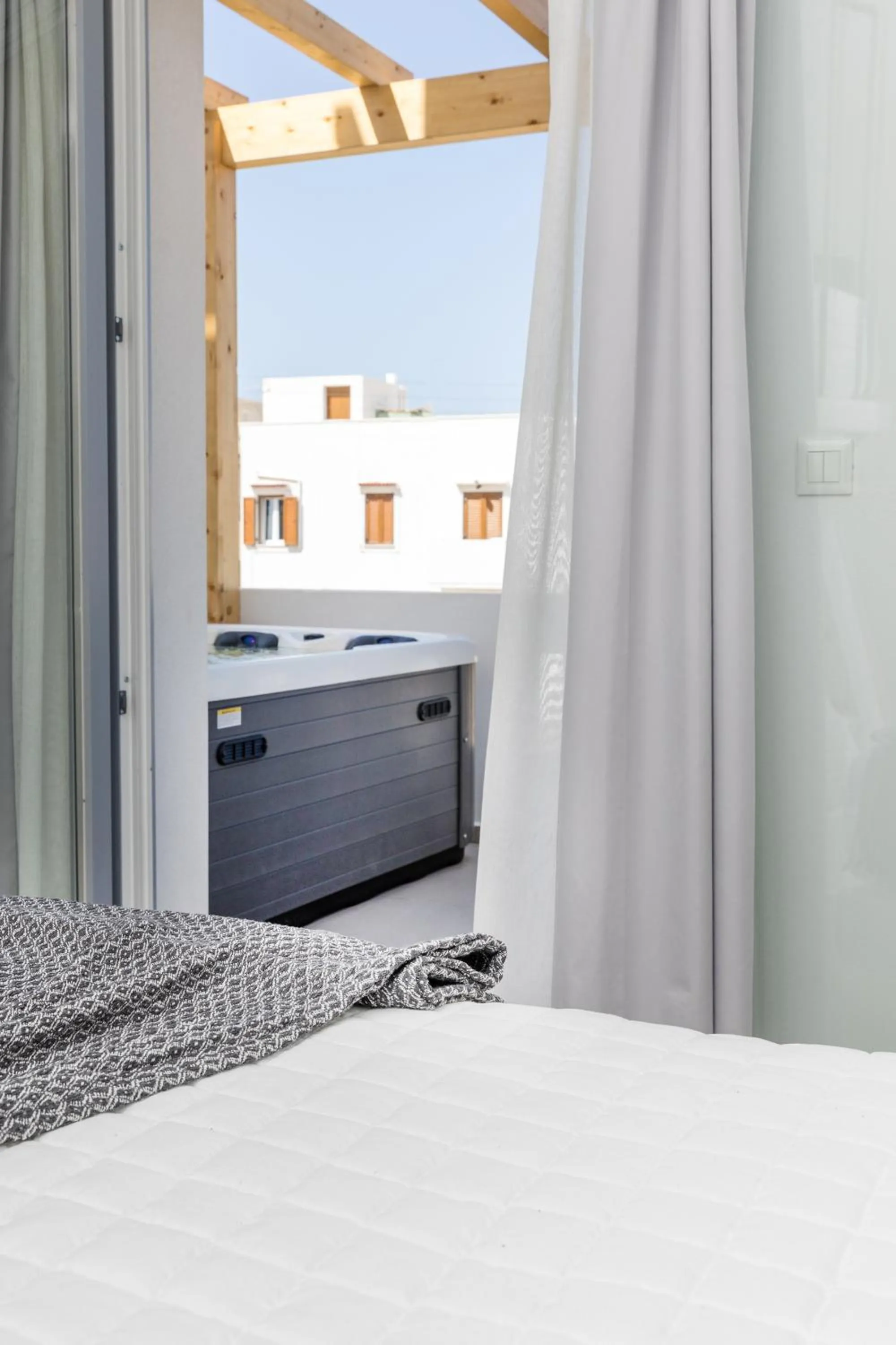 Balcony/Terrace, Bed in Alenor City Hotel