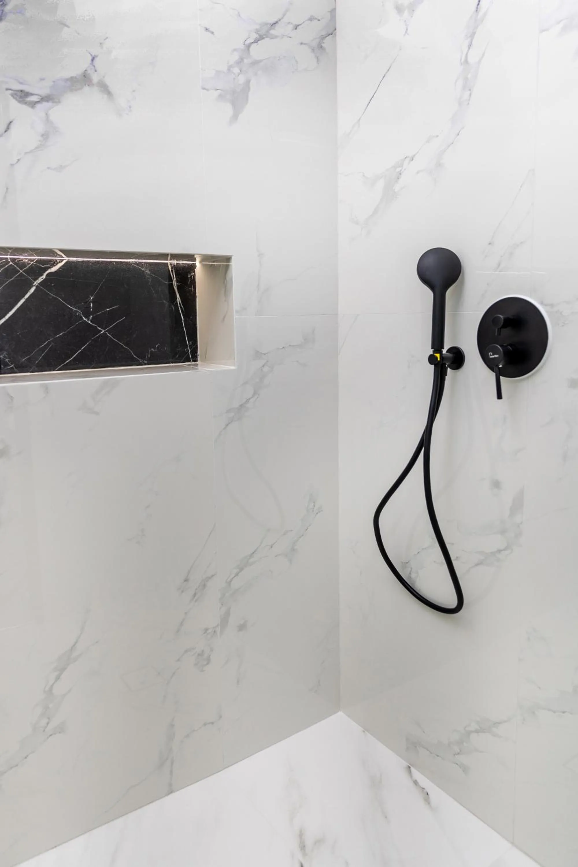 Shower in Alenor City Hotel