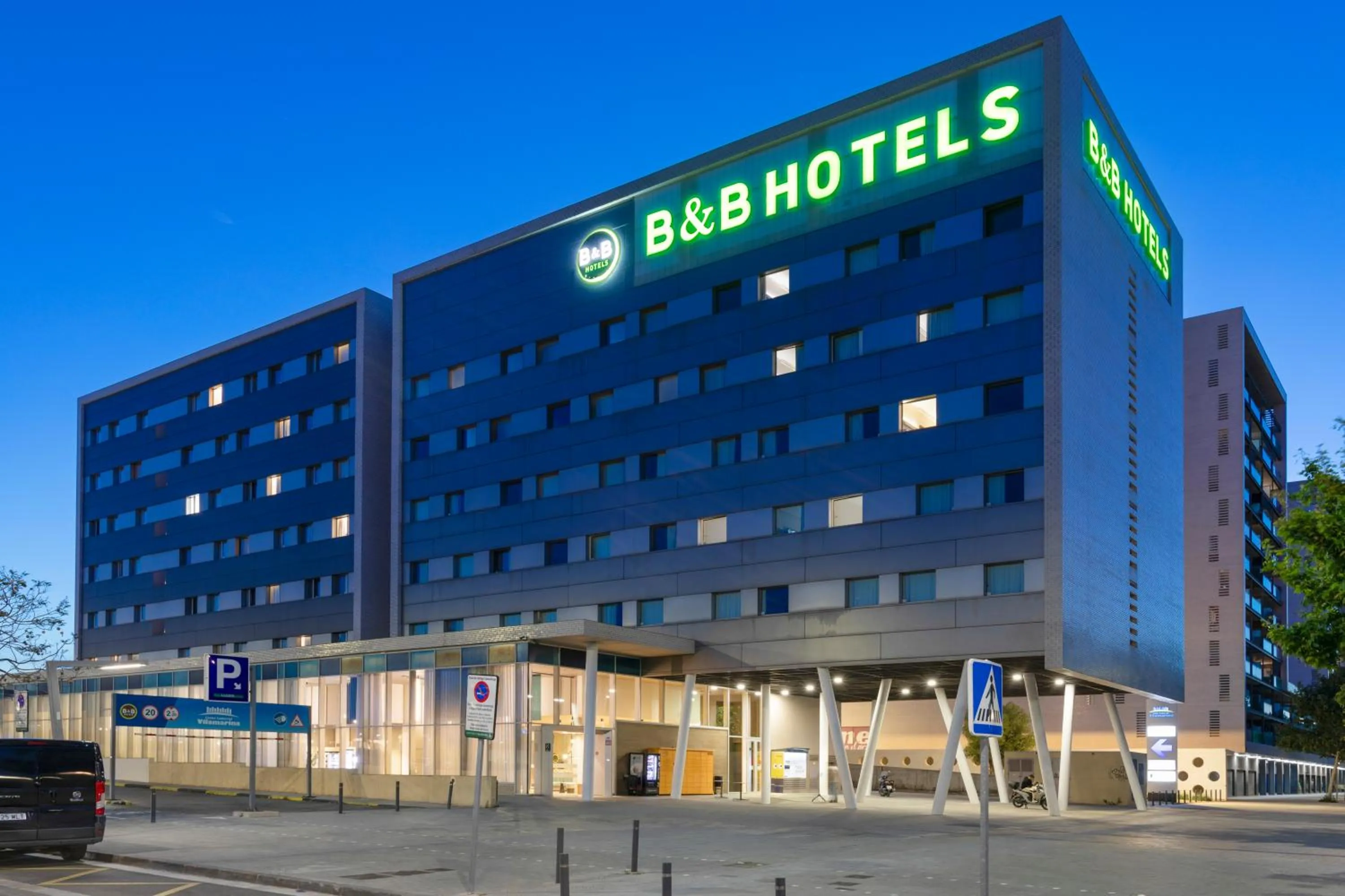 Facade/entrance in B&B HOTEL Barcelona Viladecans