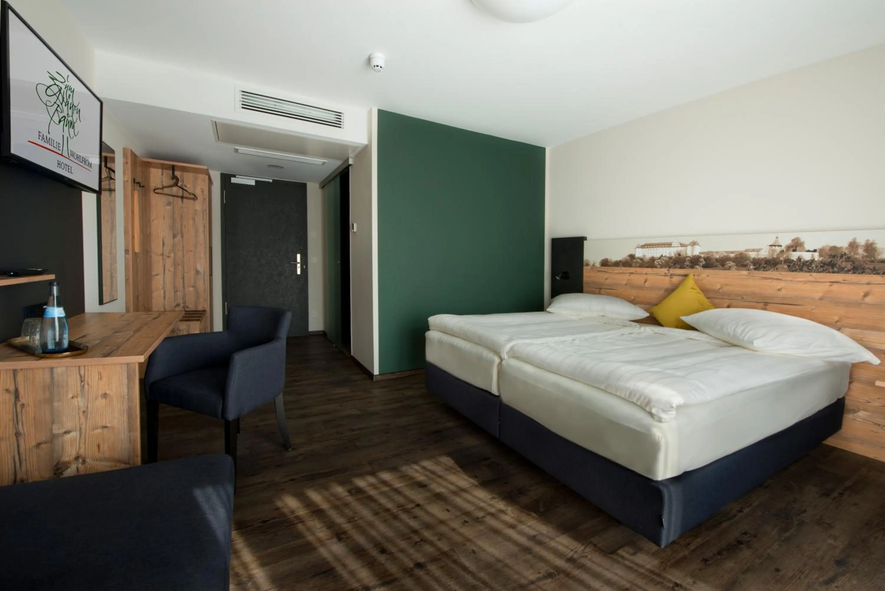 Bed in Hotel Zum Grünen Baum