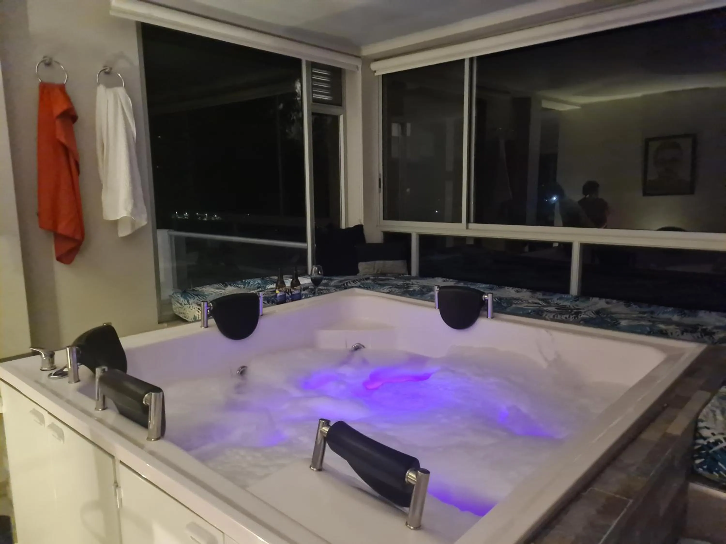 Hot Tub in La Vista EcoHouse