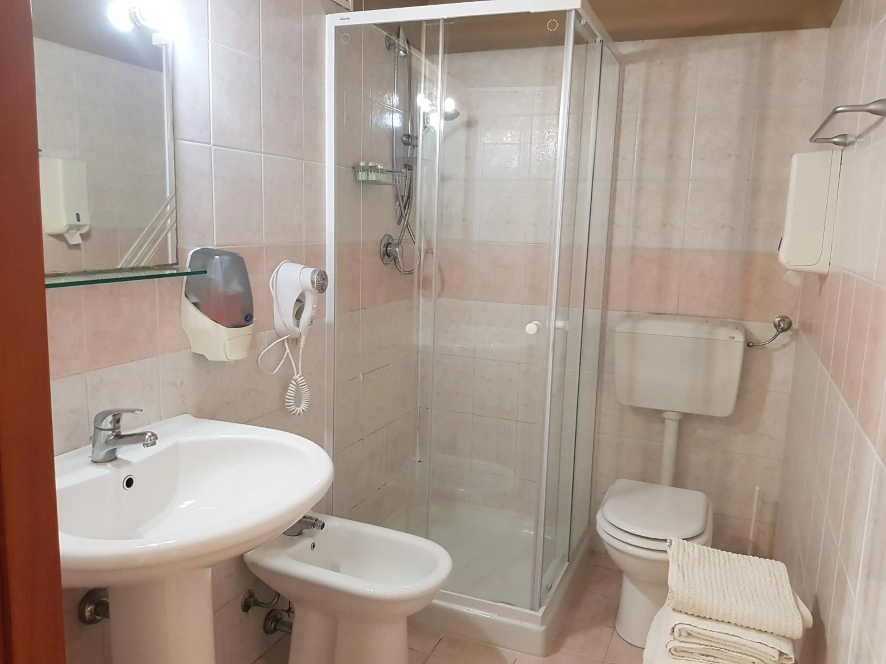 Shower in Hotel Libertà