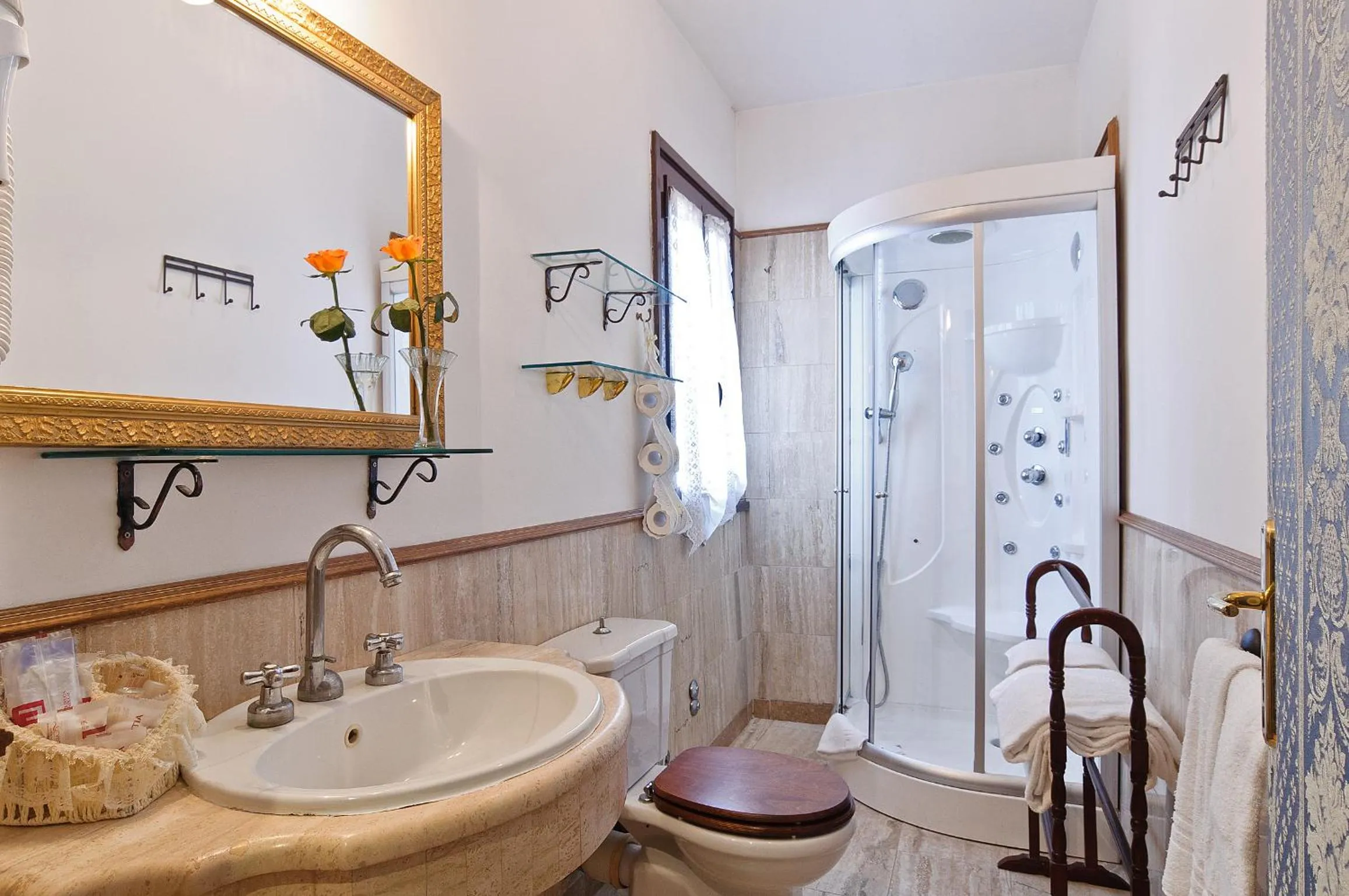 Bathroom in Residenza Antica Roma