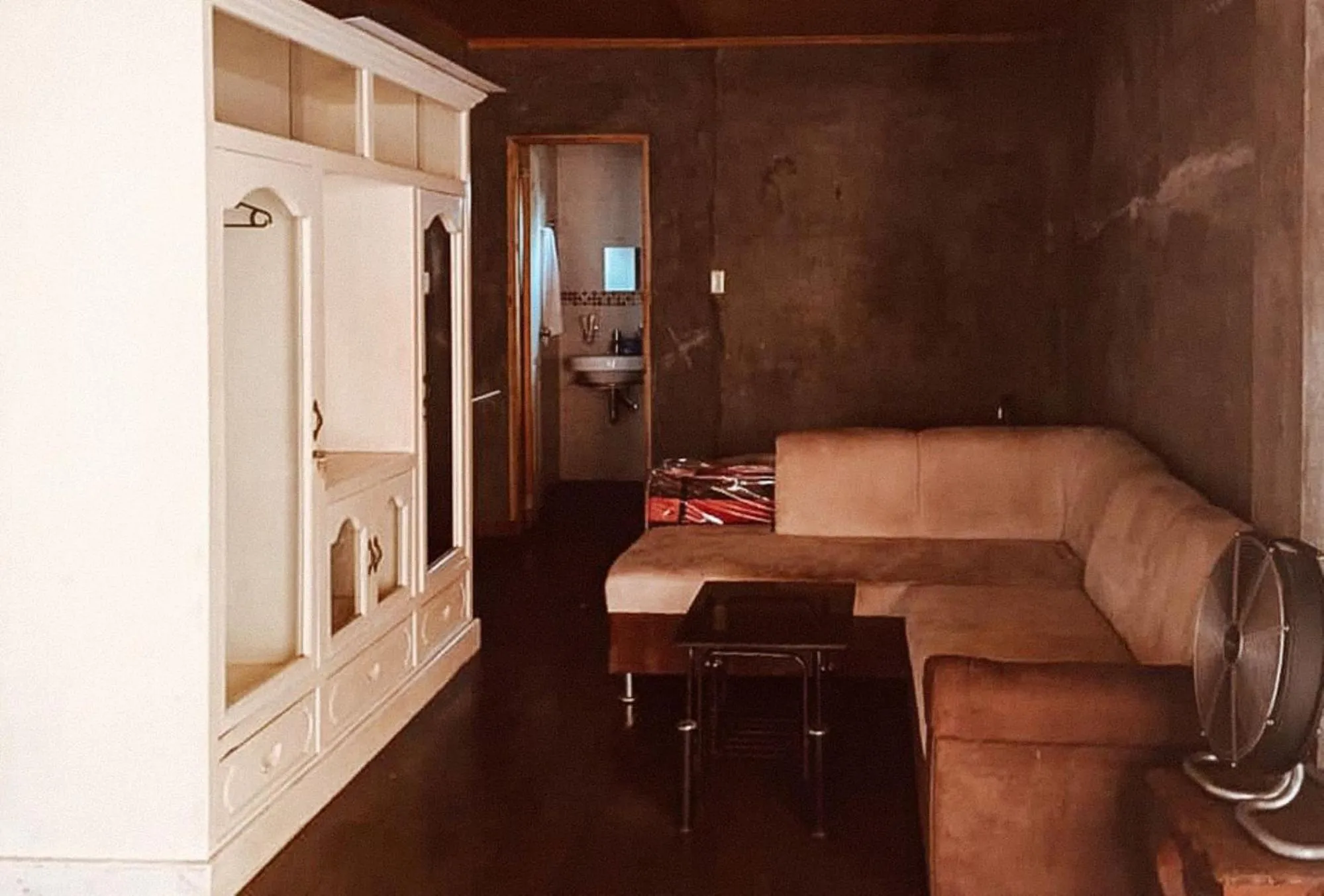 Seating area in RedDoorz Hostel @ Madrias Pension House Isabela