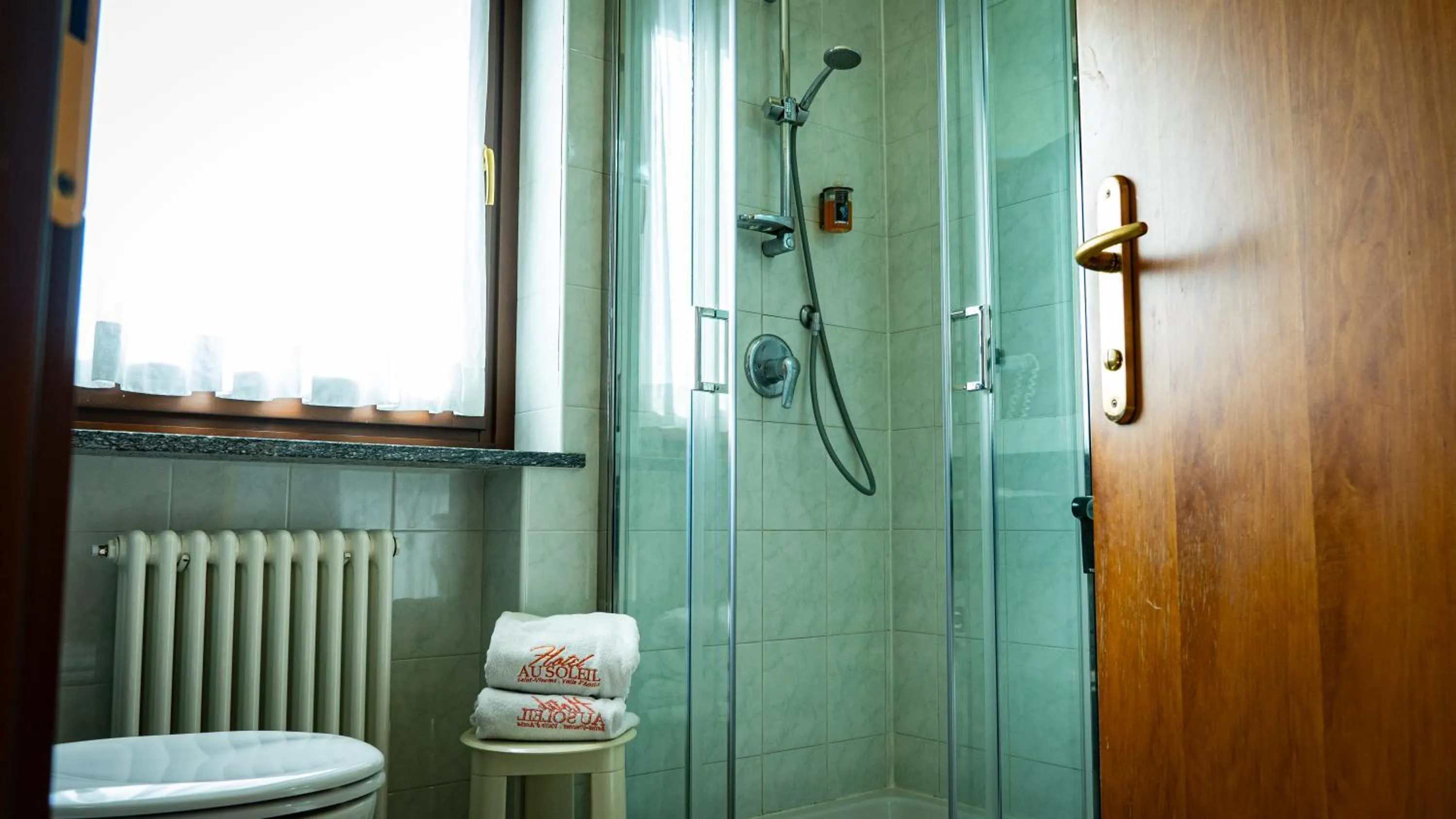 Shower in Hotel Au Soleil