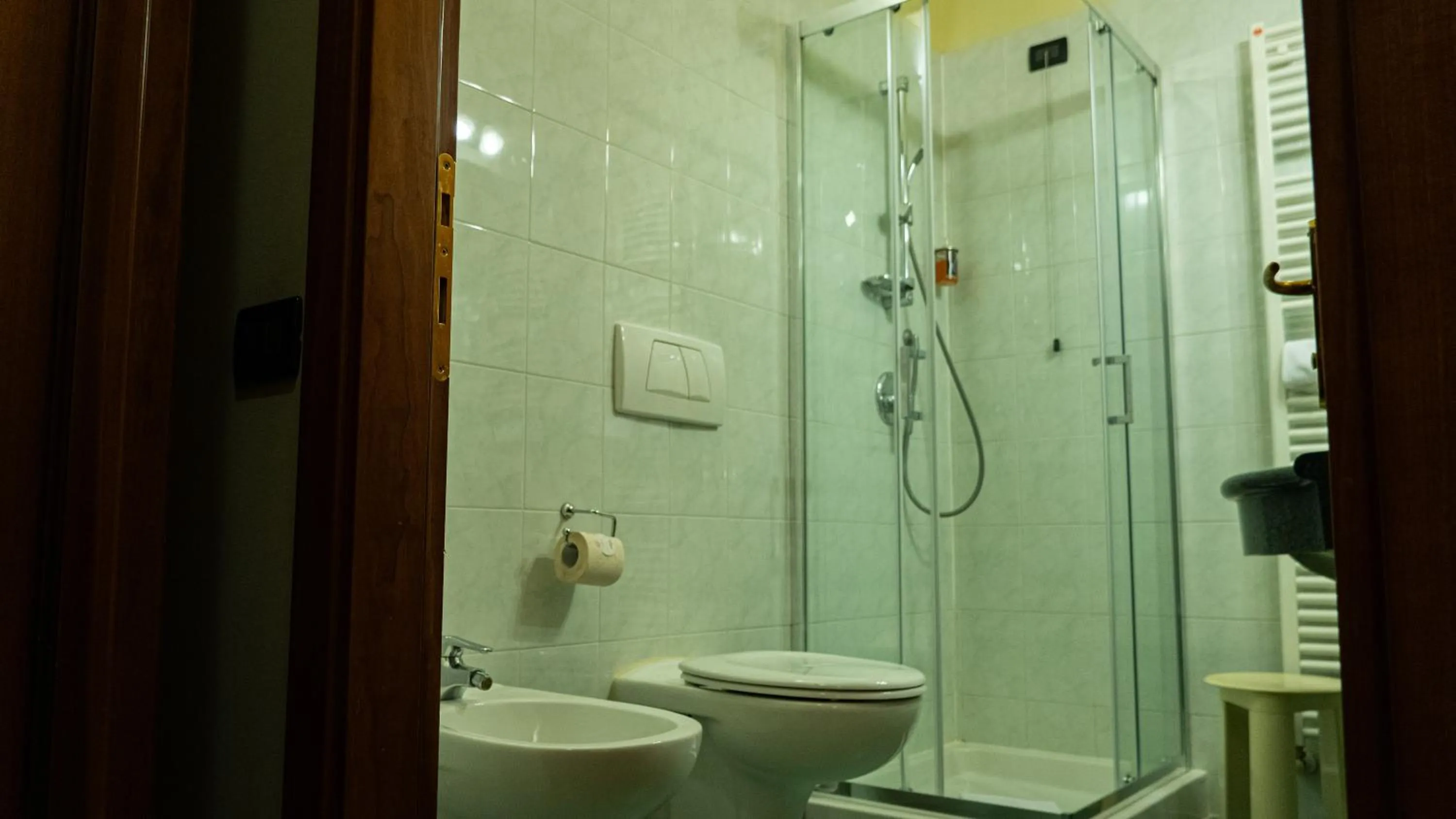 Shower in Hotel Au Soleil