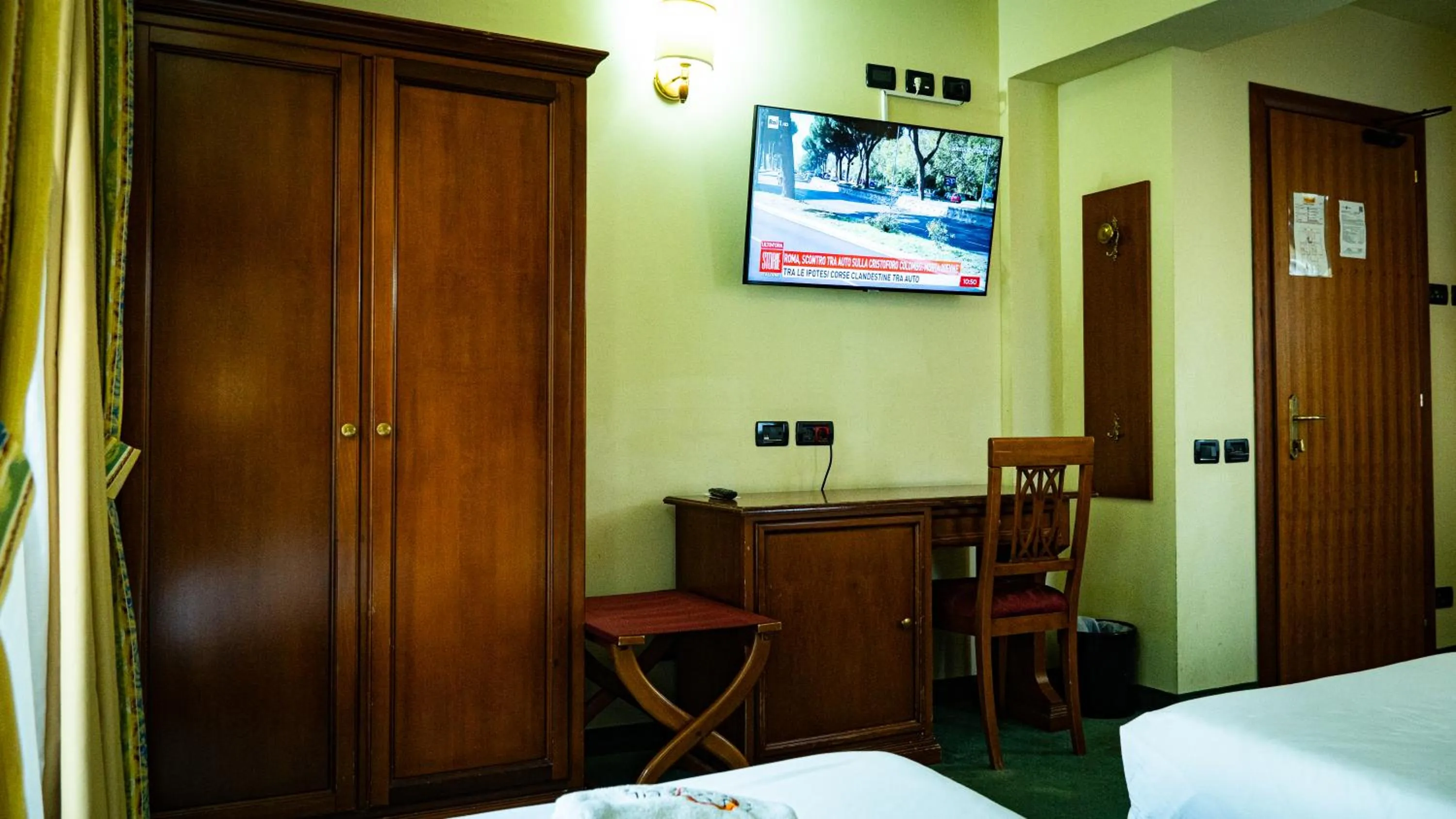 Balcony/Terrace, Bed in Hotel Au Soleil