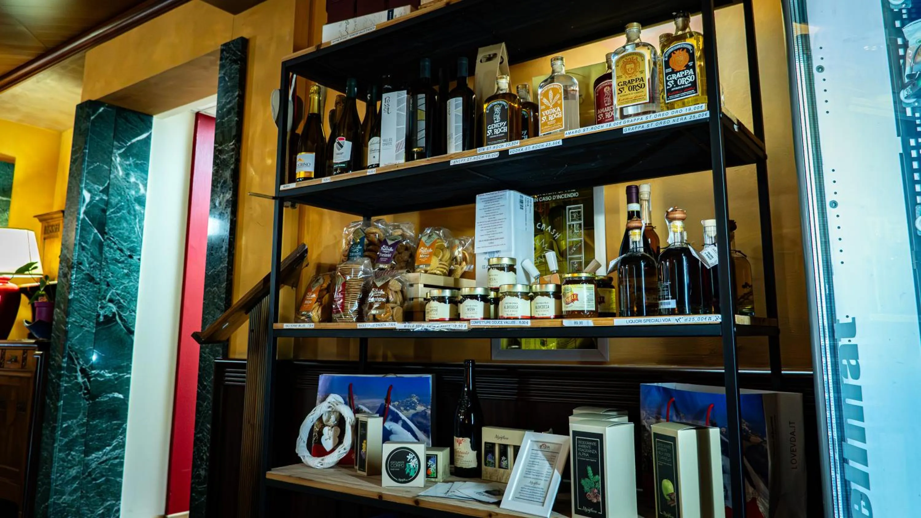 Coffee/tea facilities in Hotel Au Soleil