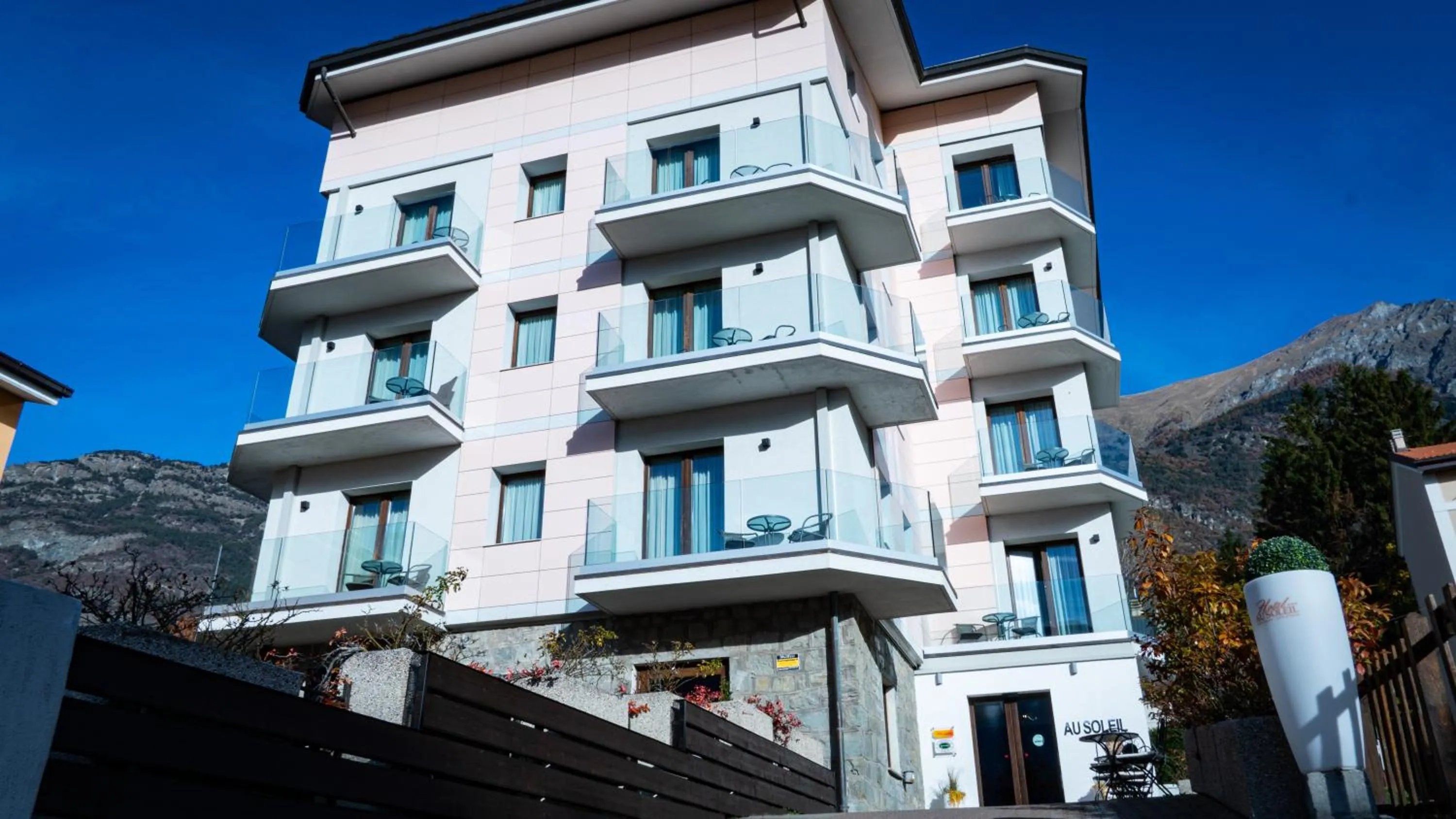 Property building in Hotel Au Soleil