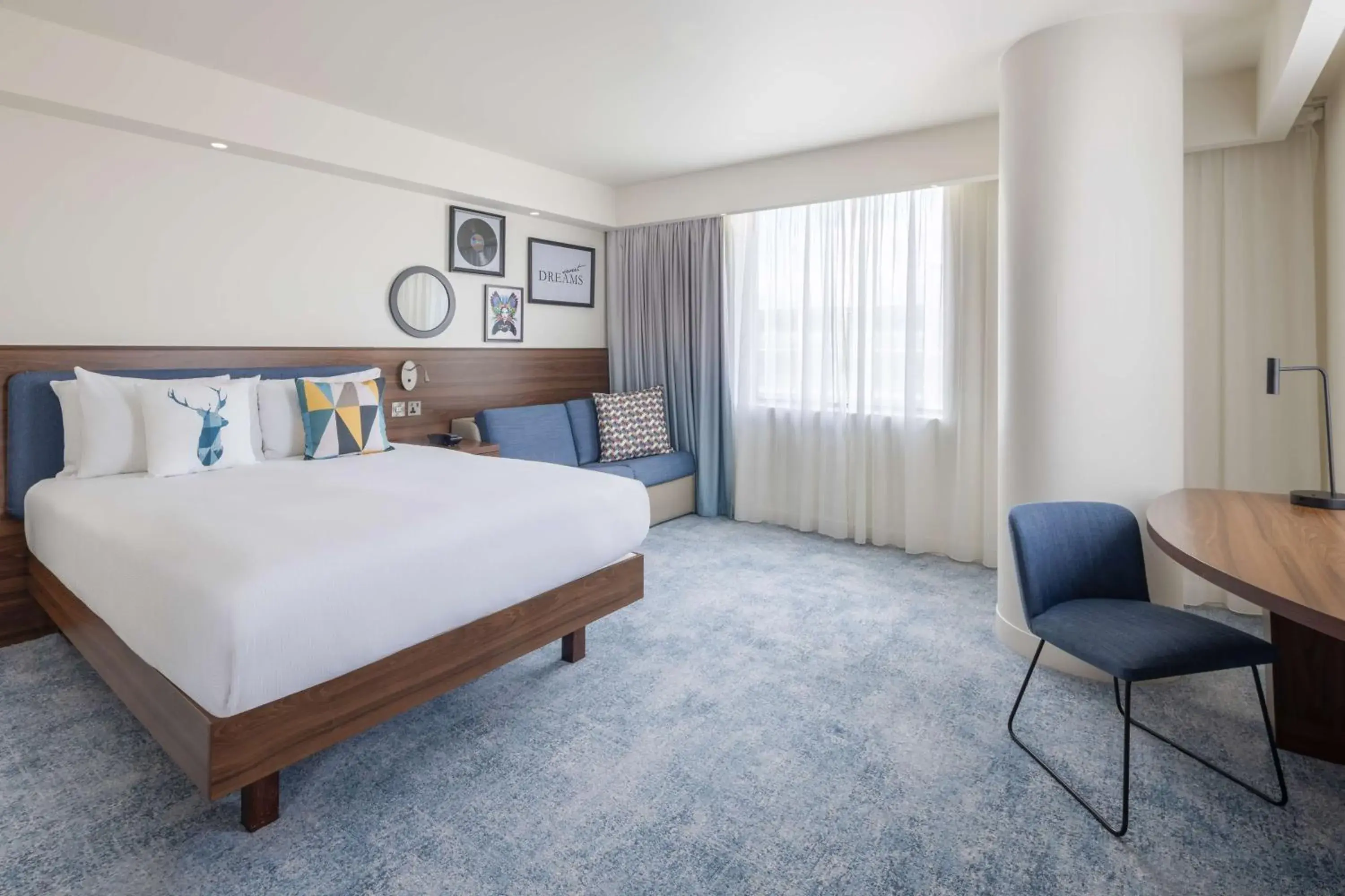 Corner Queen Room with Sofa Bed in Hampton by Hilton London Gatwick Airport Corner Queen Room with Sofa Bed in Hampton by Hilton London Gatwick Airport