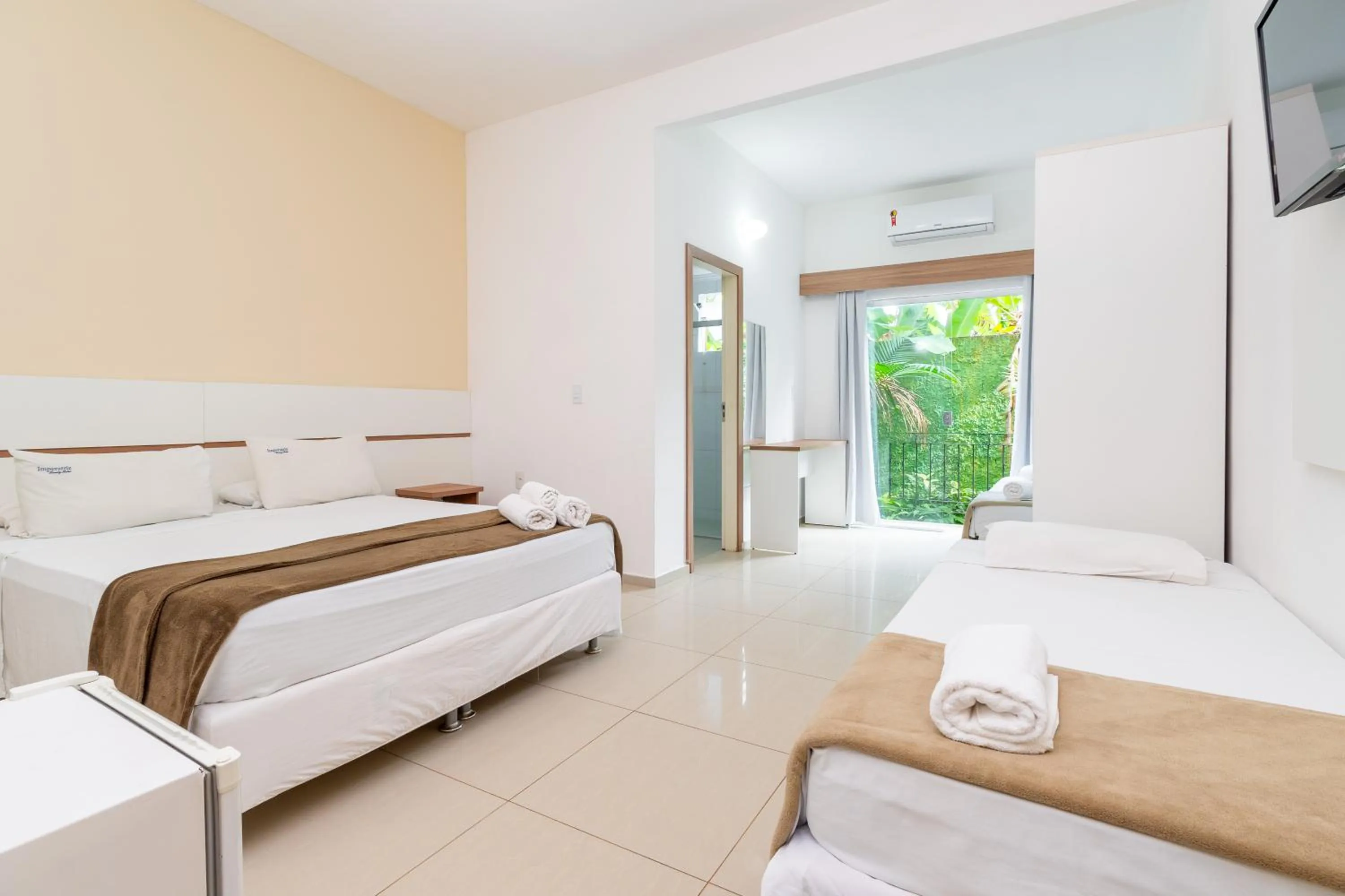 Superior Triple Room in Imperatriz Paraty Hotel