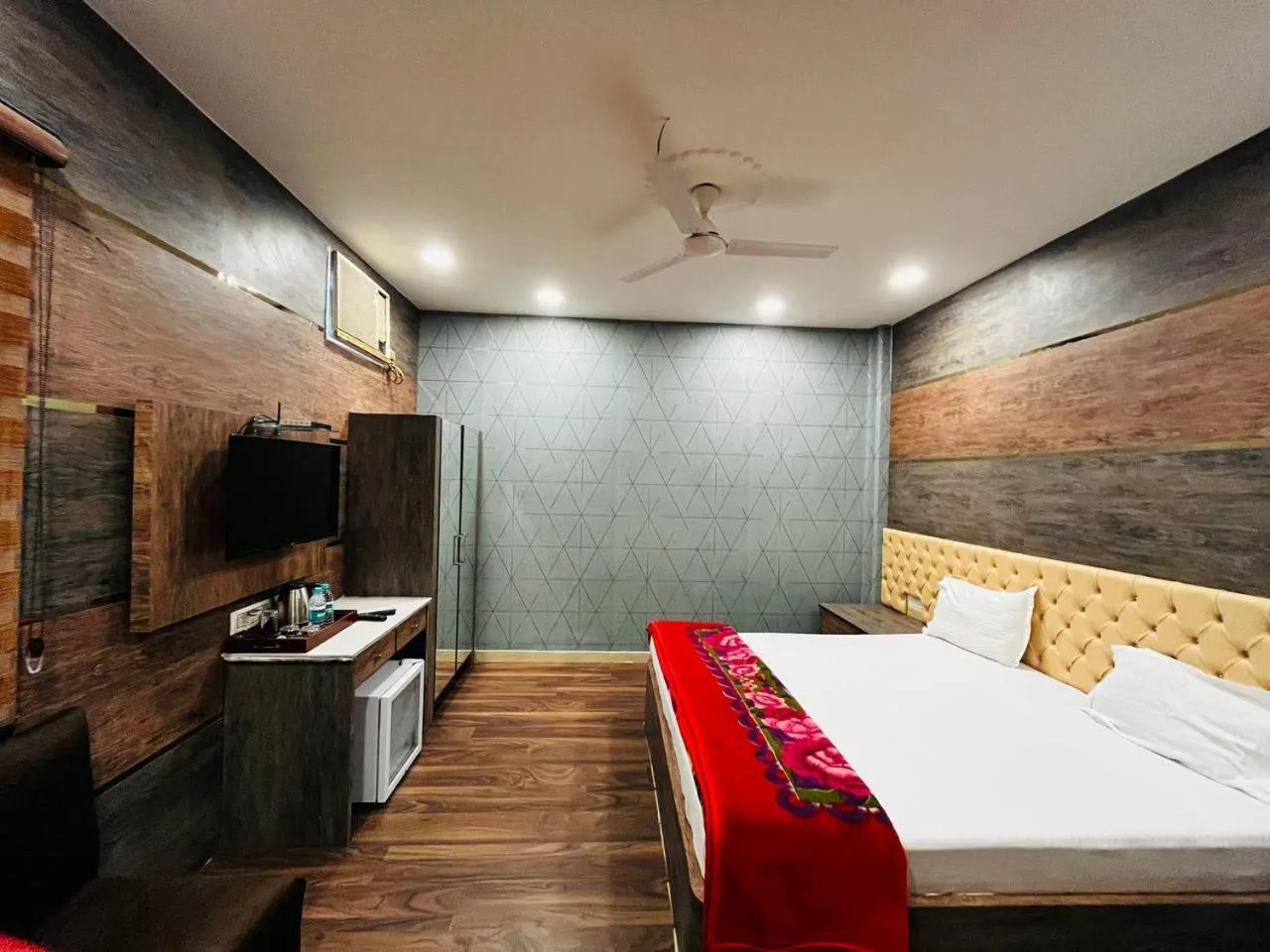 Photo of the whole room, Bed in Hotel Majestic