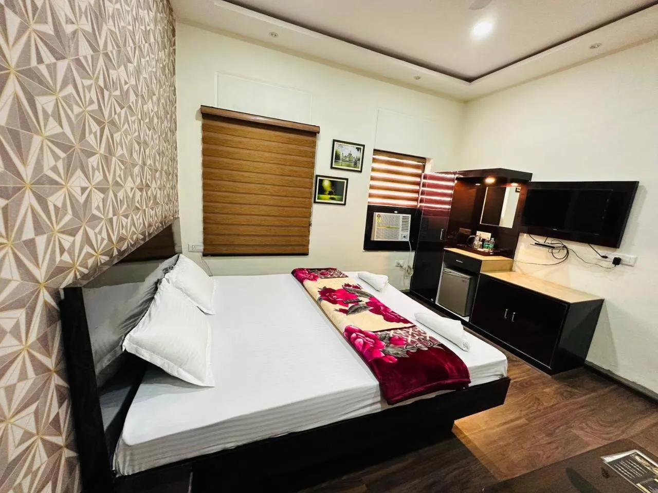 TV and multimedia, Bed in Hotel Majestic