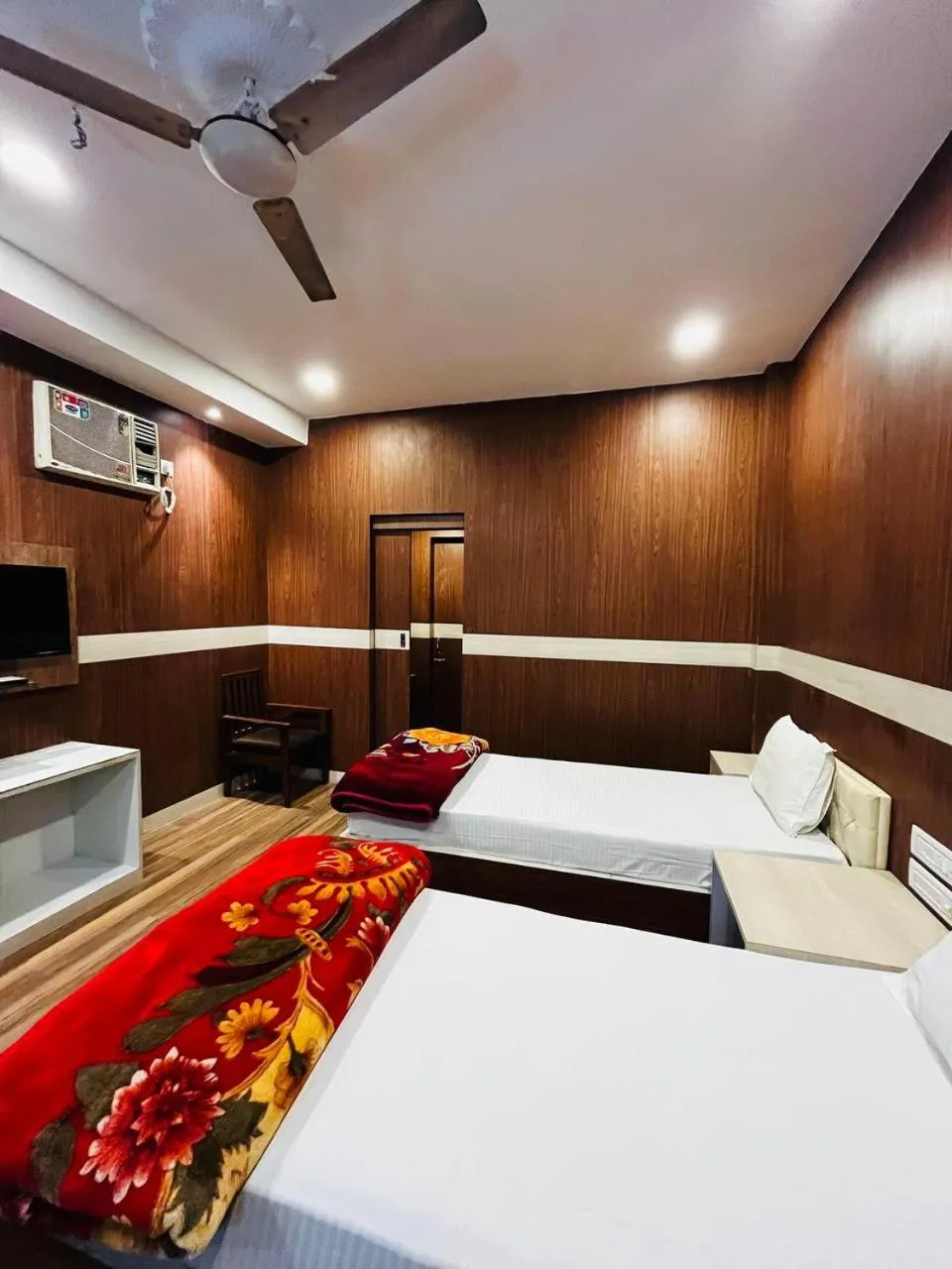 Photo of the whole room, Bed in Hotel Majestic