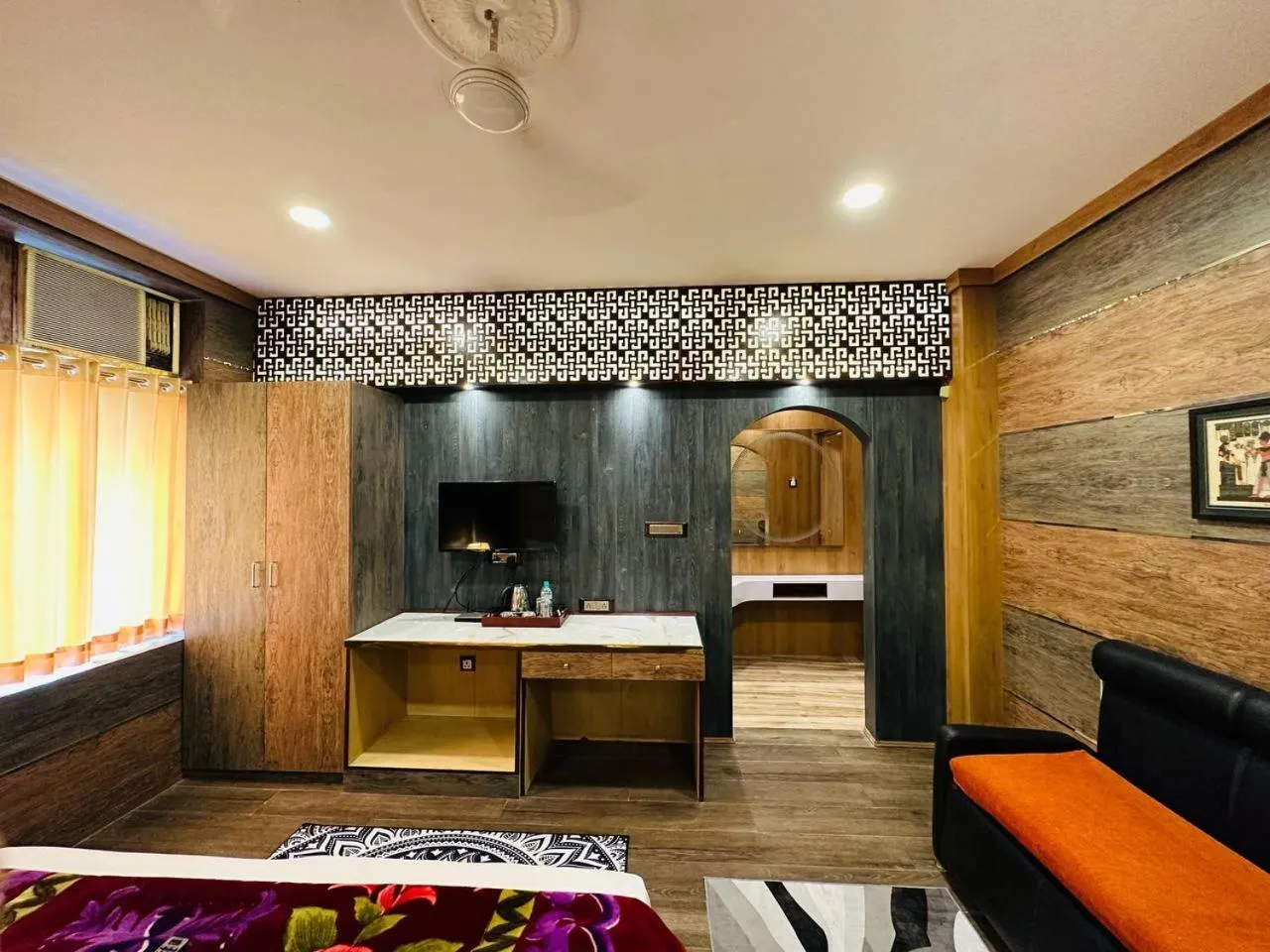 Communal lounge/ TV room in Hotel Majestic