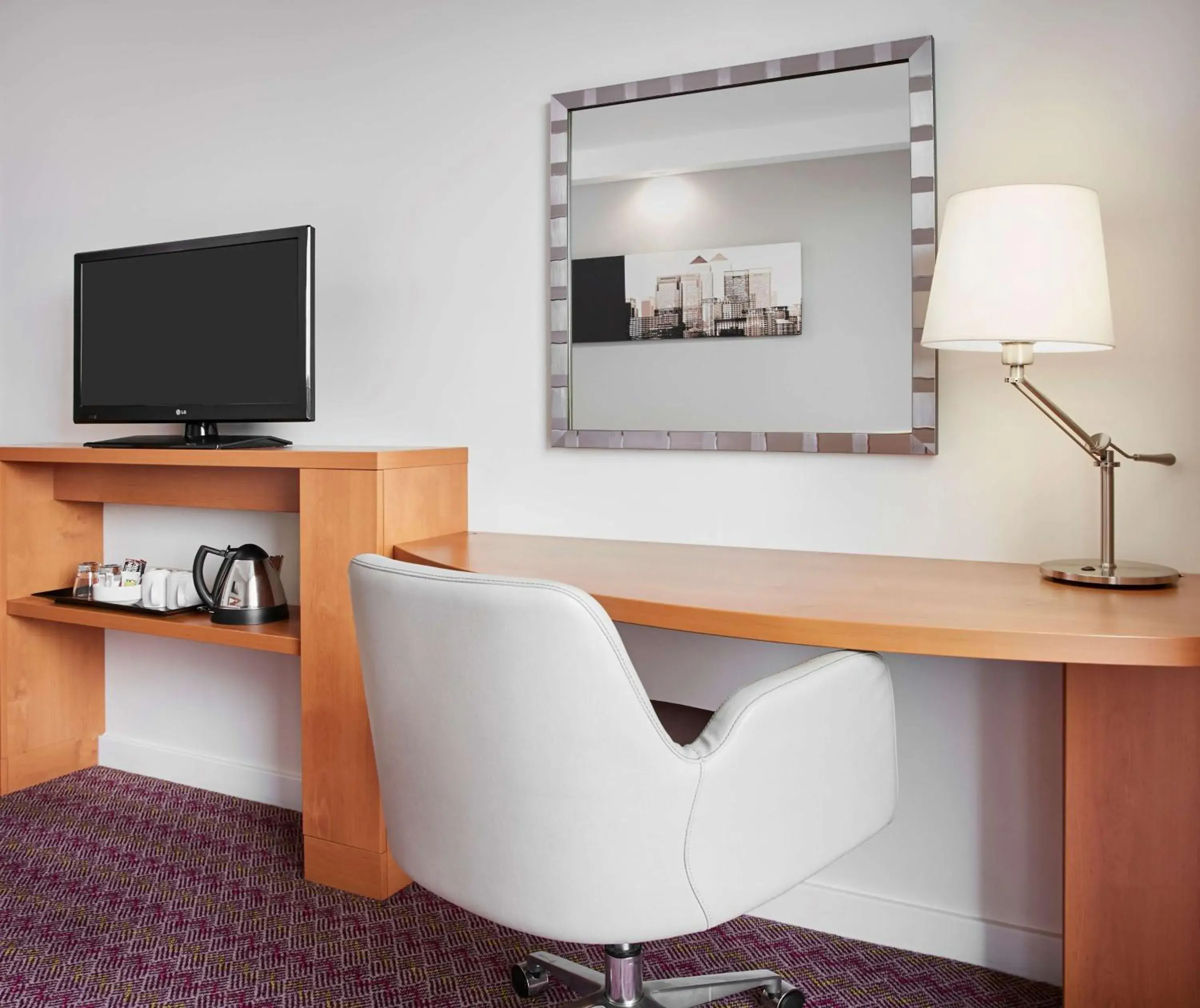 Queen Room in Hampton by Hilton London Waterloo Queen Room in Hampton by Hilton London Waterloo