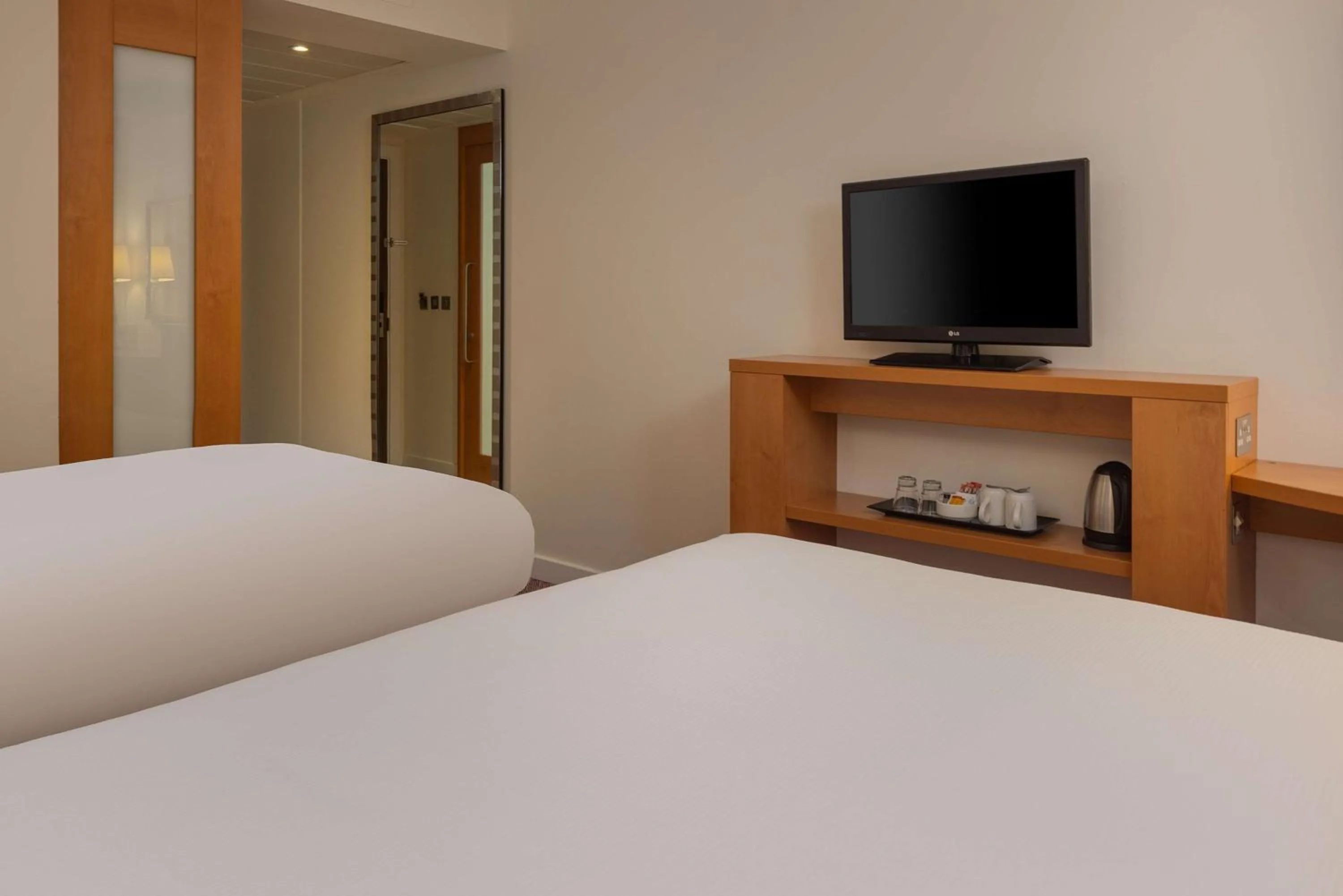 Bedroom, Bed in Hampton by Hilton London Waterloo