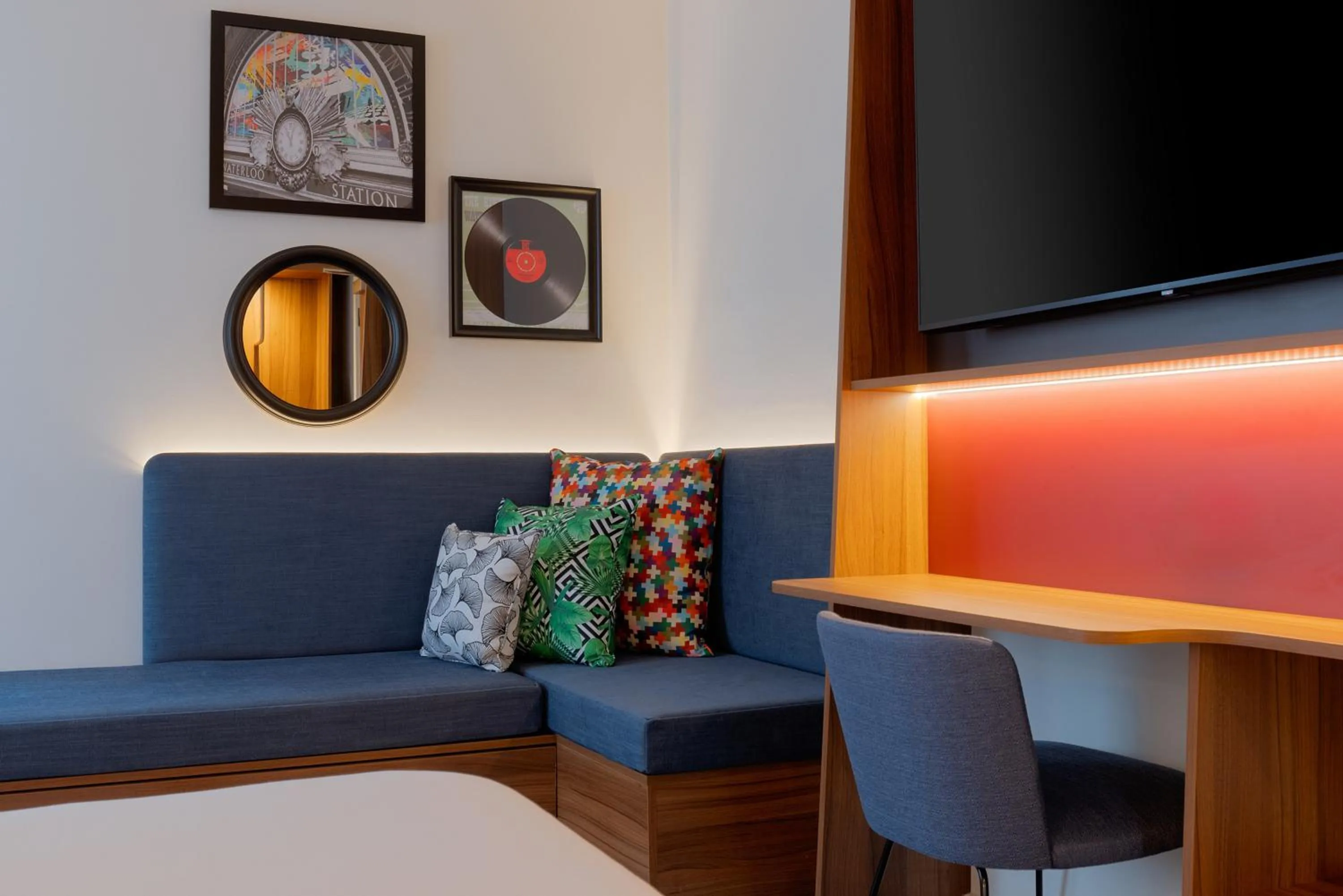 Bed in Hampton by Hilton London Waterloo