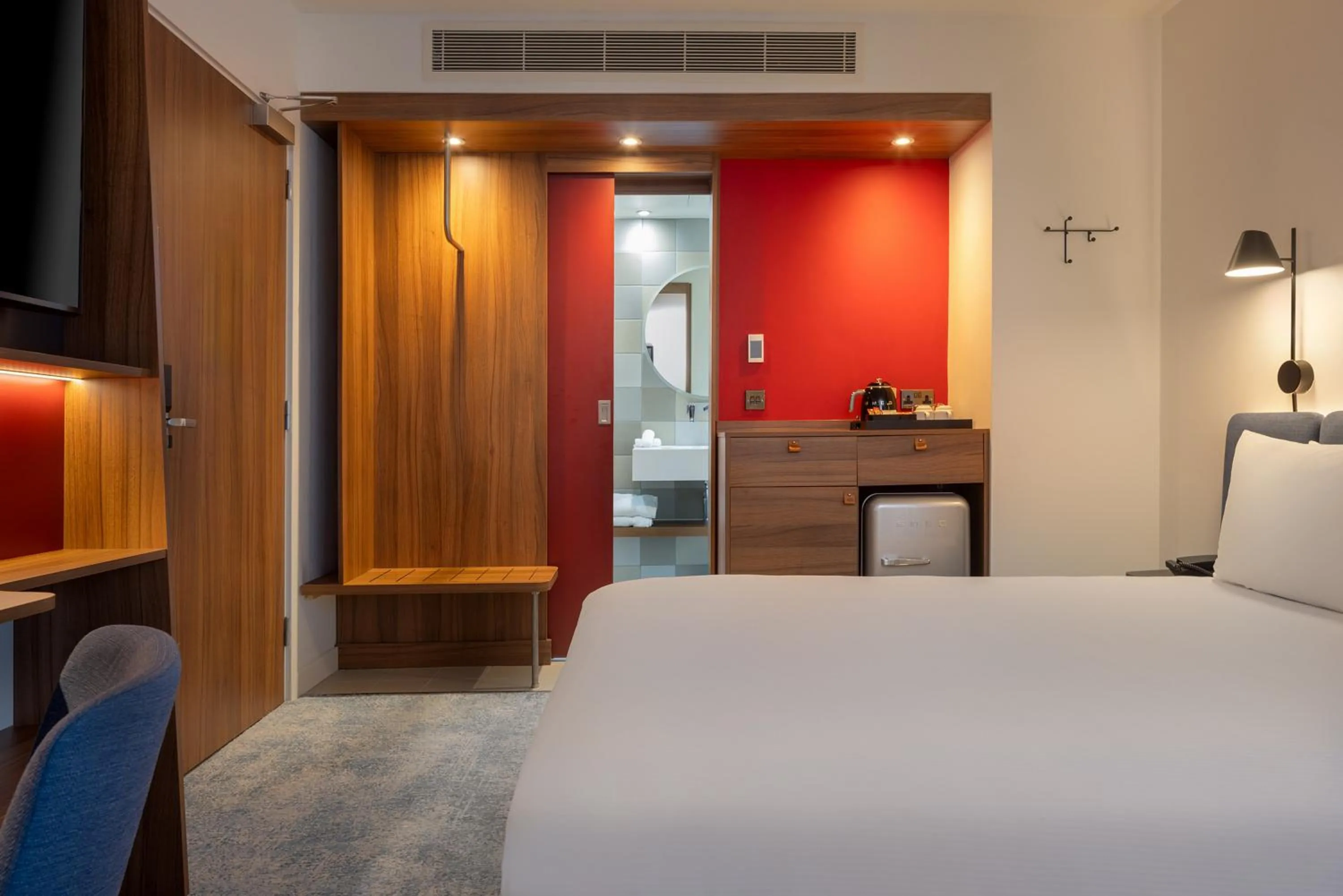 Bed in Hampton by Hilton London Waterloo