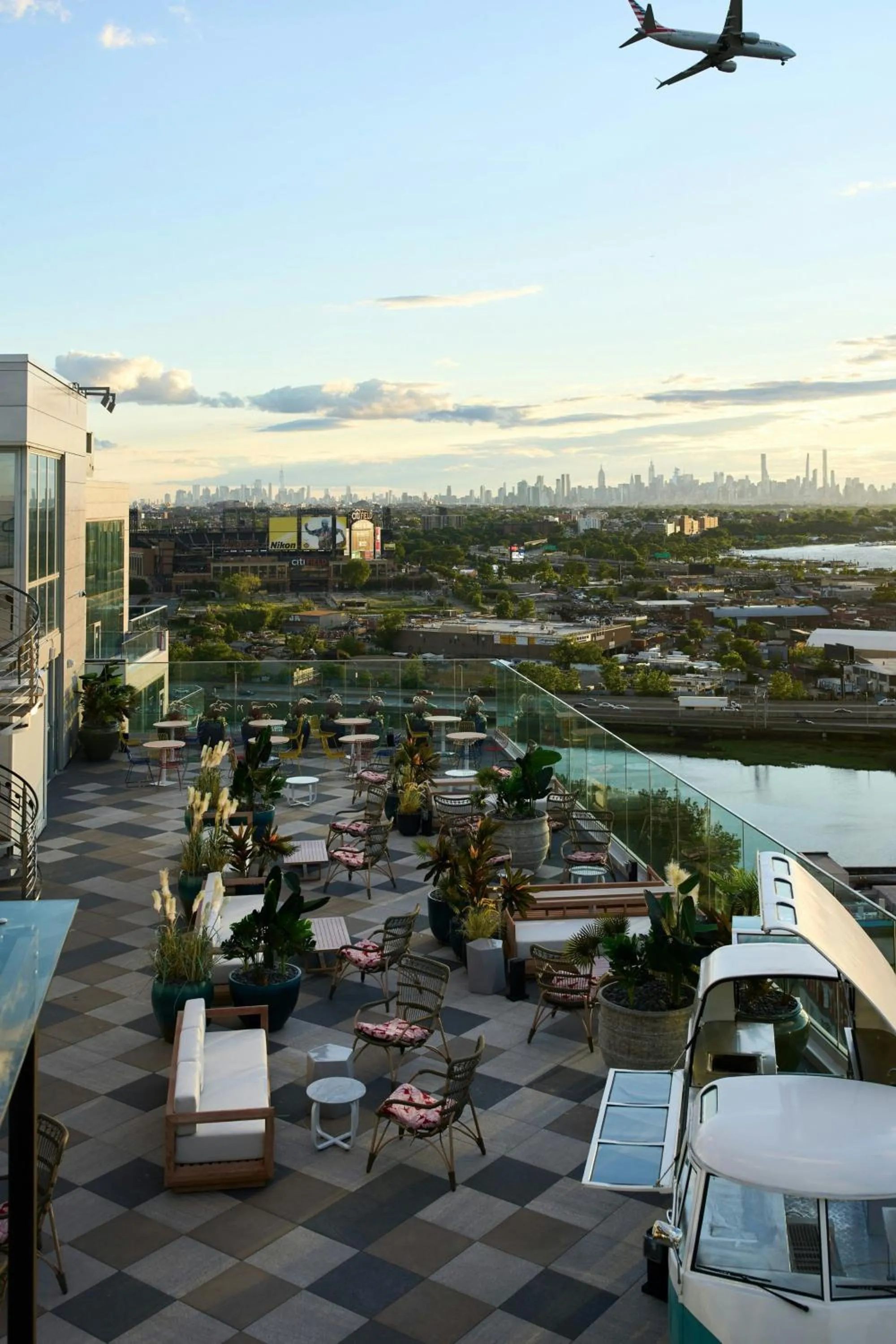 Restaurant/places to eat in Renaissance New York Flushing Hotel at Tangram