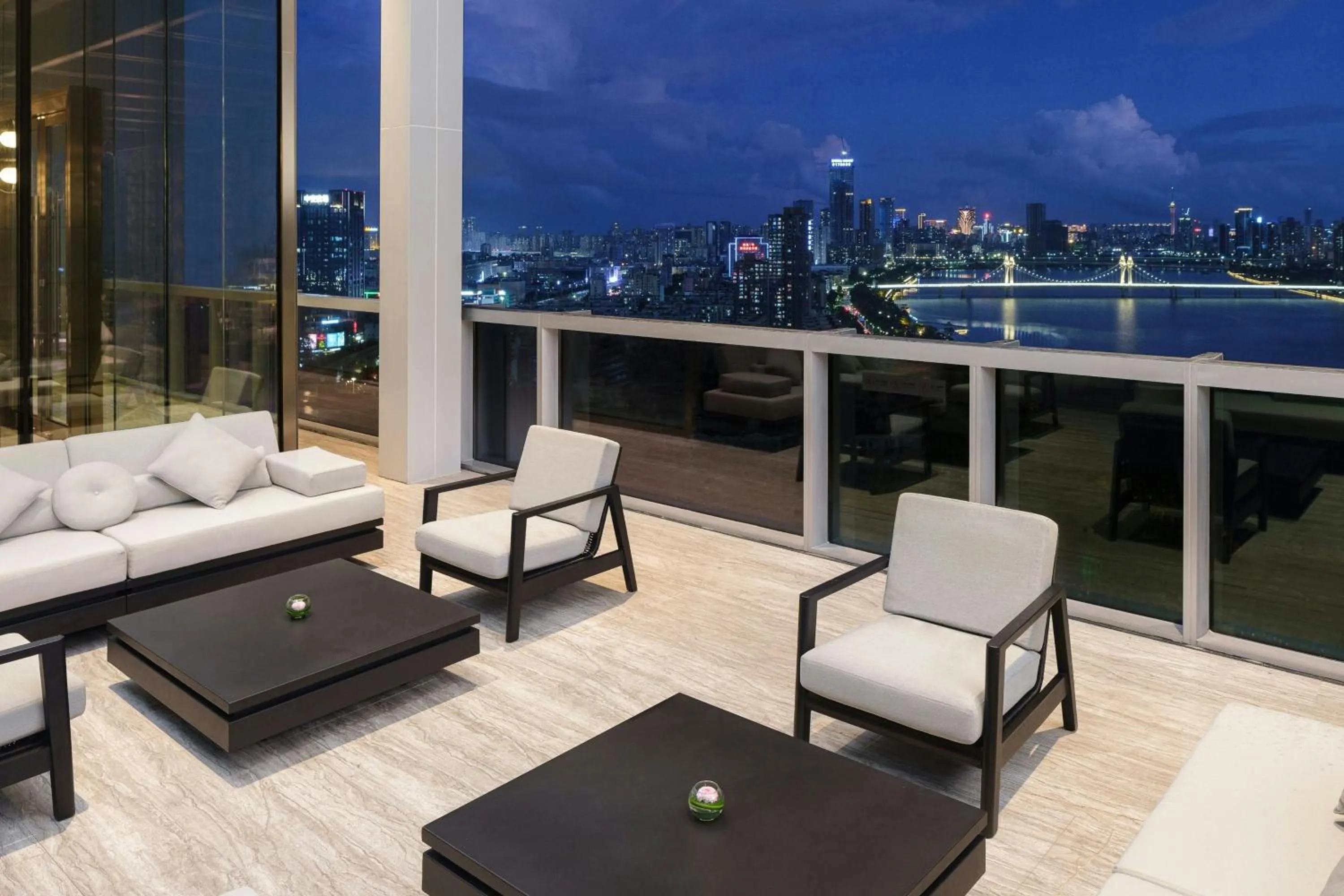 Lounge or bar in Renaissance Zhuhai Hotel