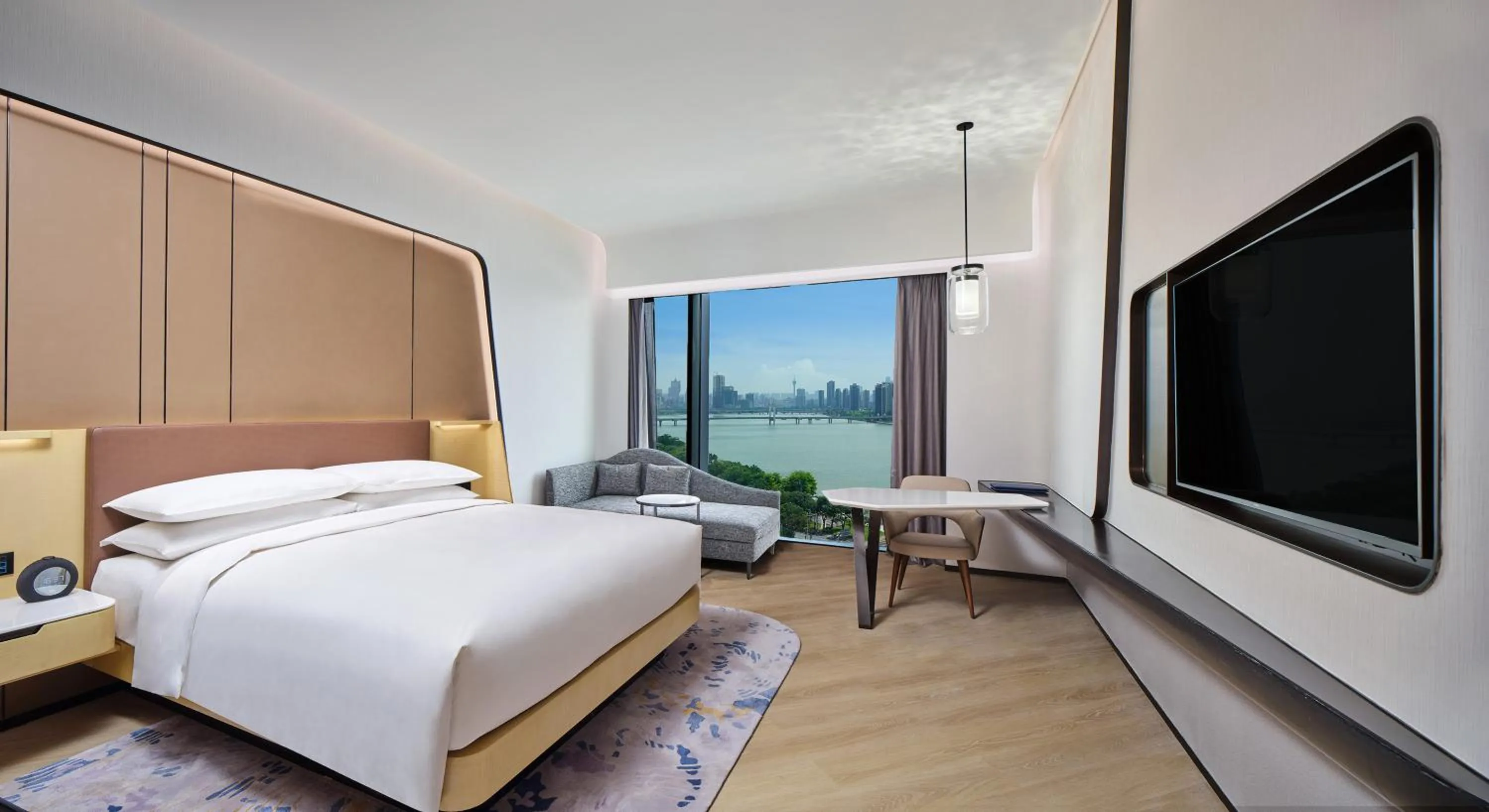 River view, Bed in Renaissance Zhuhai Hotel