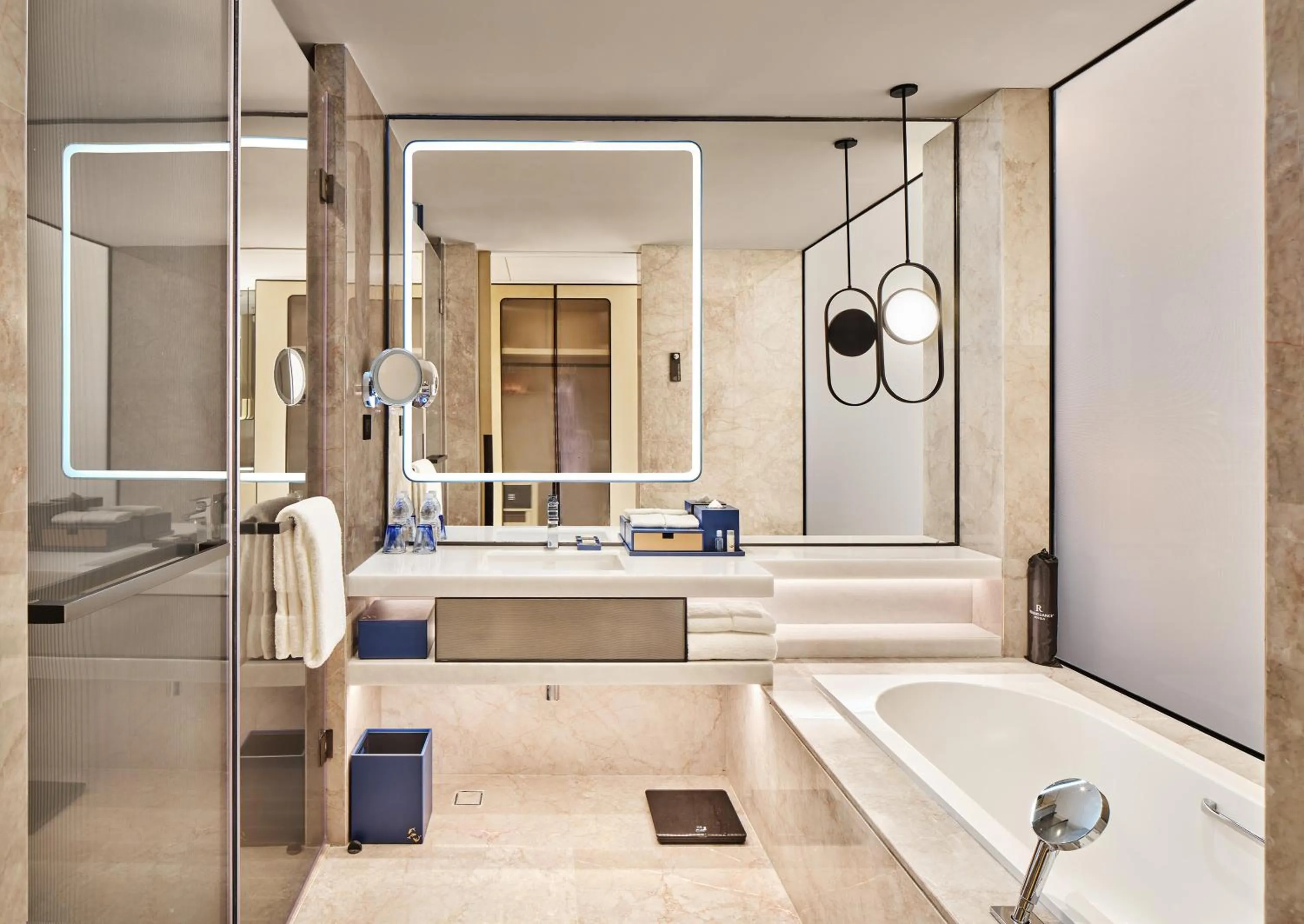 Toilet in Renaissance Zhuhai Hotel