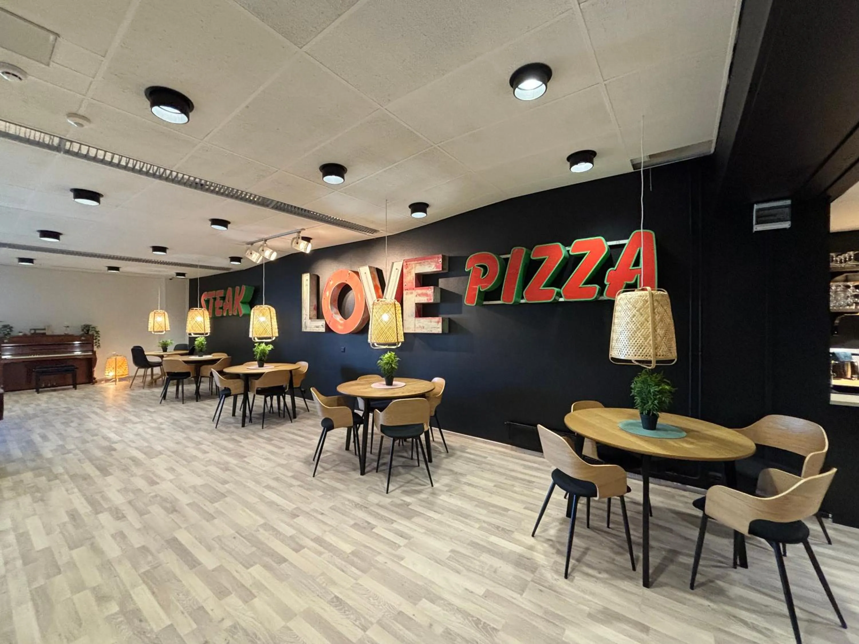 Kitchen or kitchenette in Hotelli Jämsä