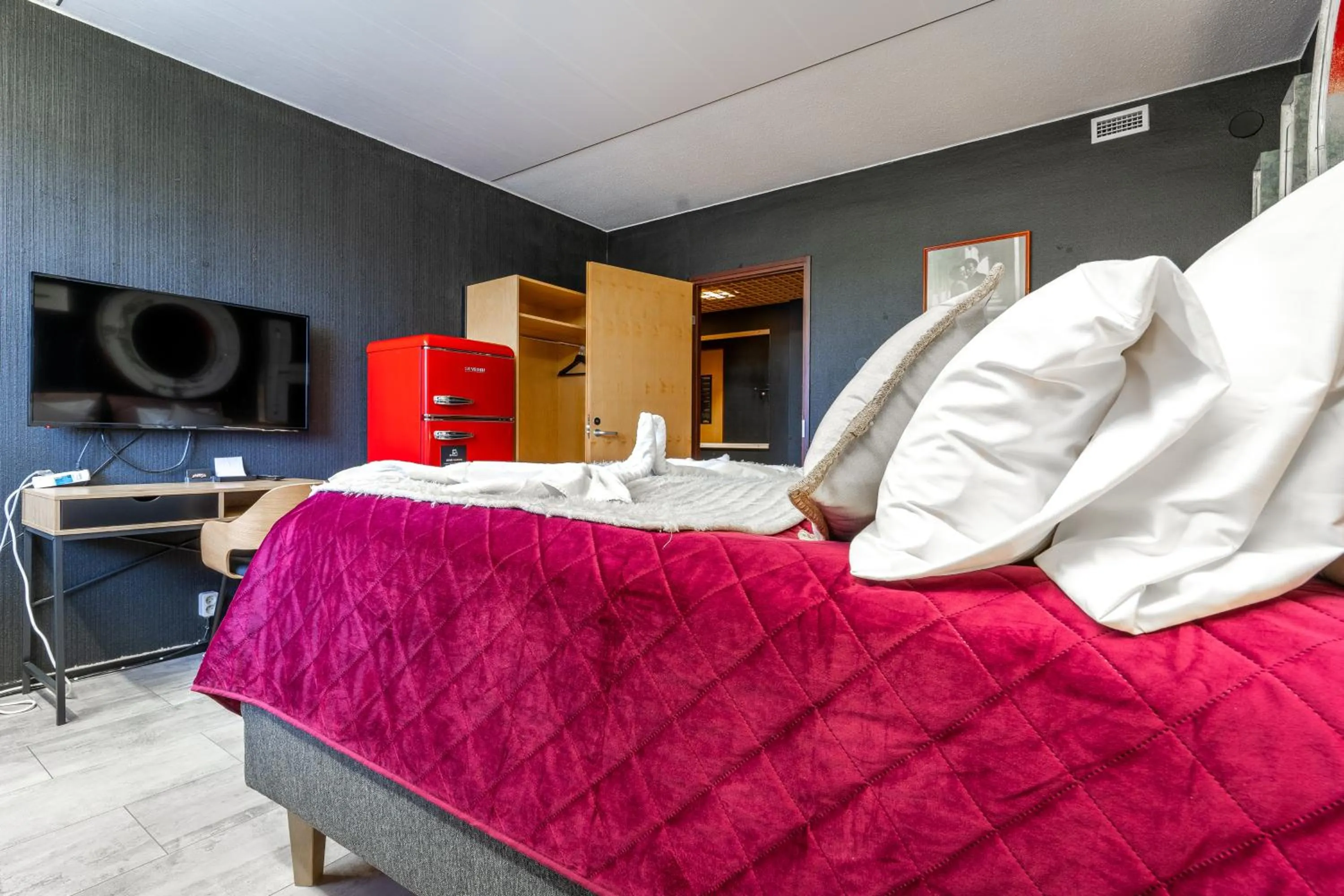 Photo of the whole room, Bed in Hotelli Jämsä