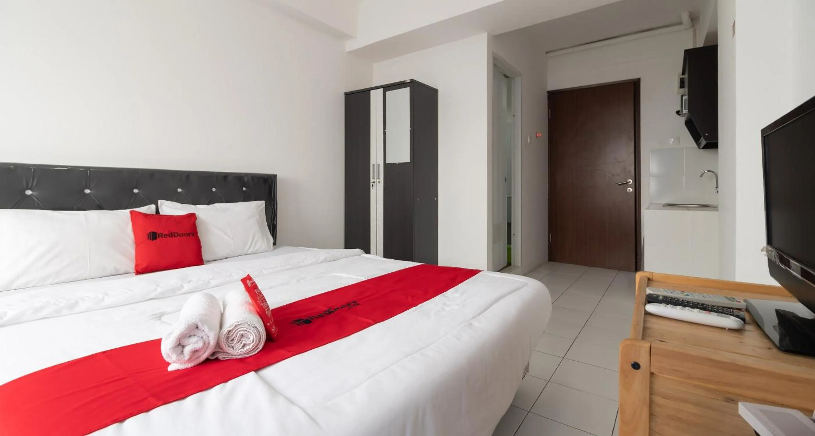 Bed in RedLiving Apartemen Gunung Putri - SIROOMS