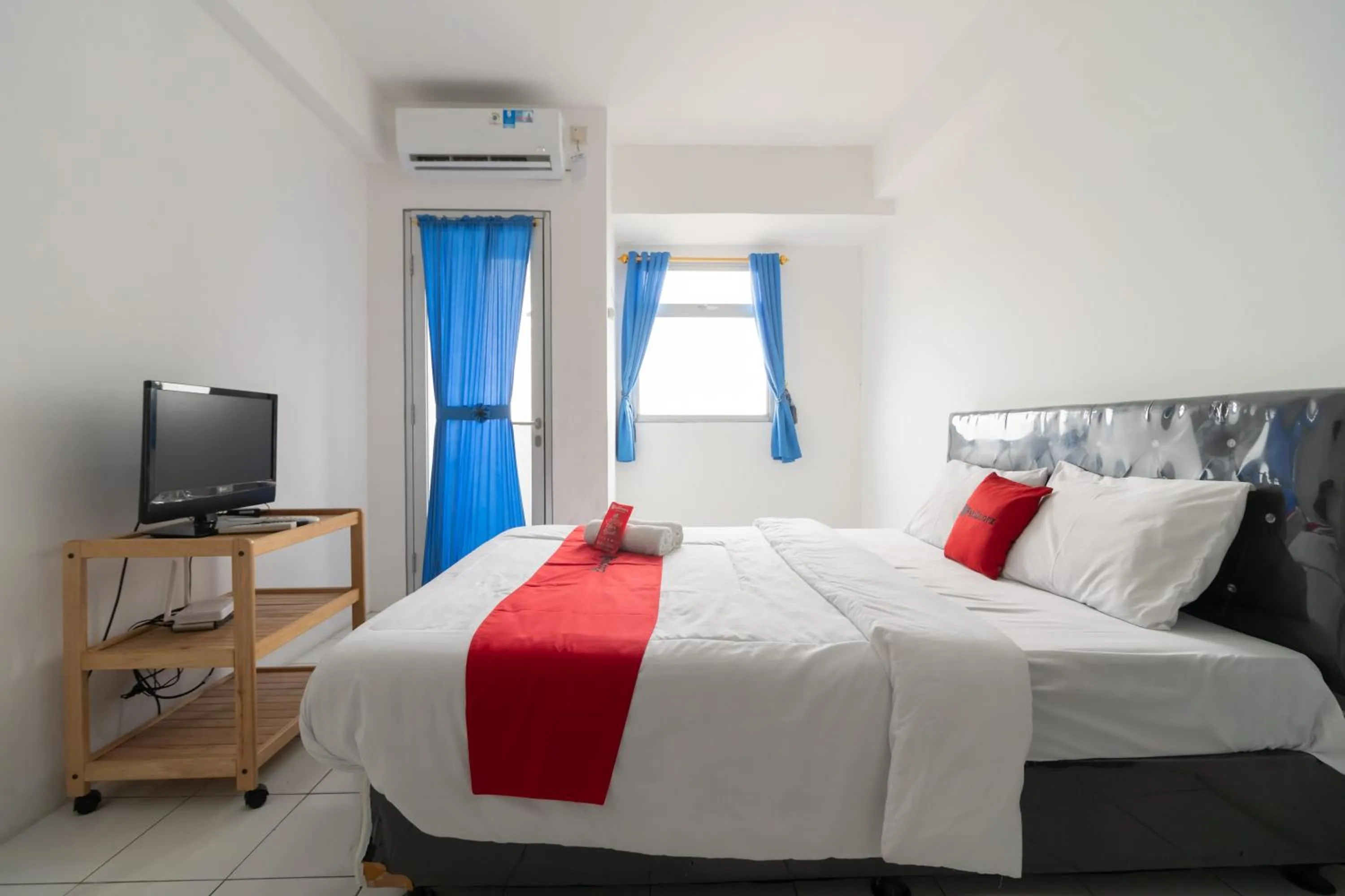 Bed in RedLiving Apartemen Gunung Putri - SIROOMS