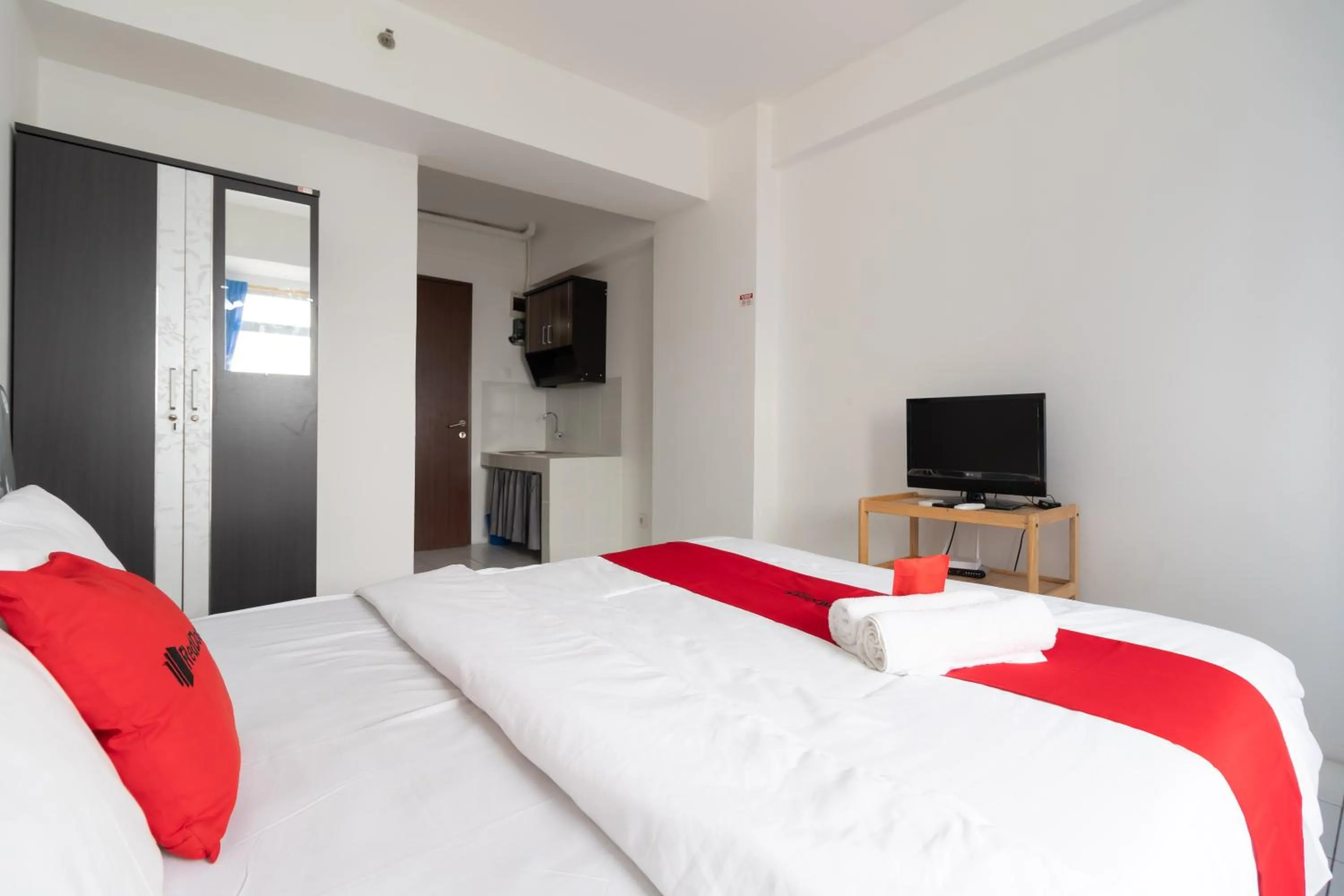 Bed in RedLiving Apartemen Gunung Putri - SIROOMS
