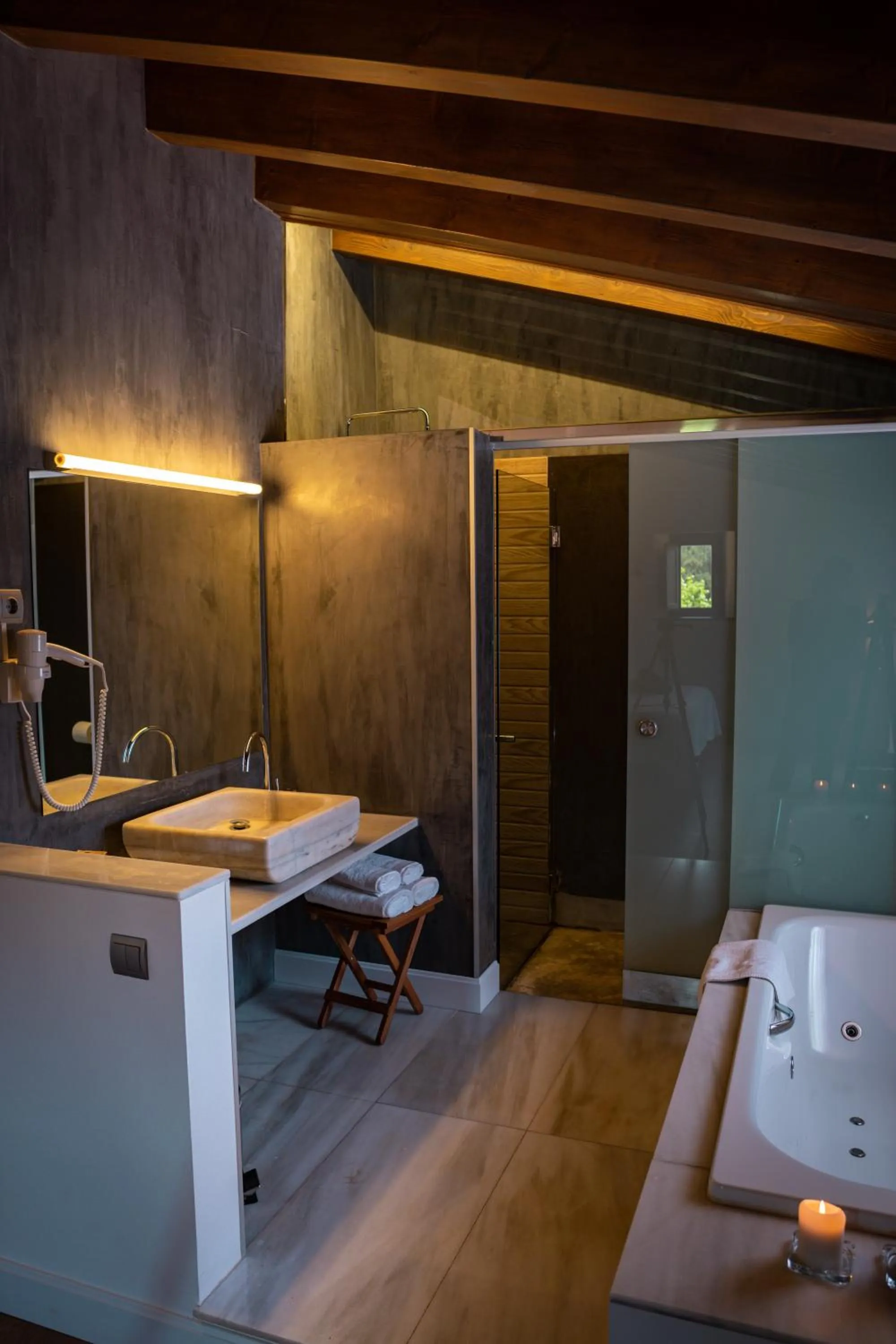 Hot Tub in Hotel Mas Mariassa