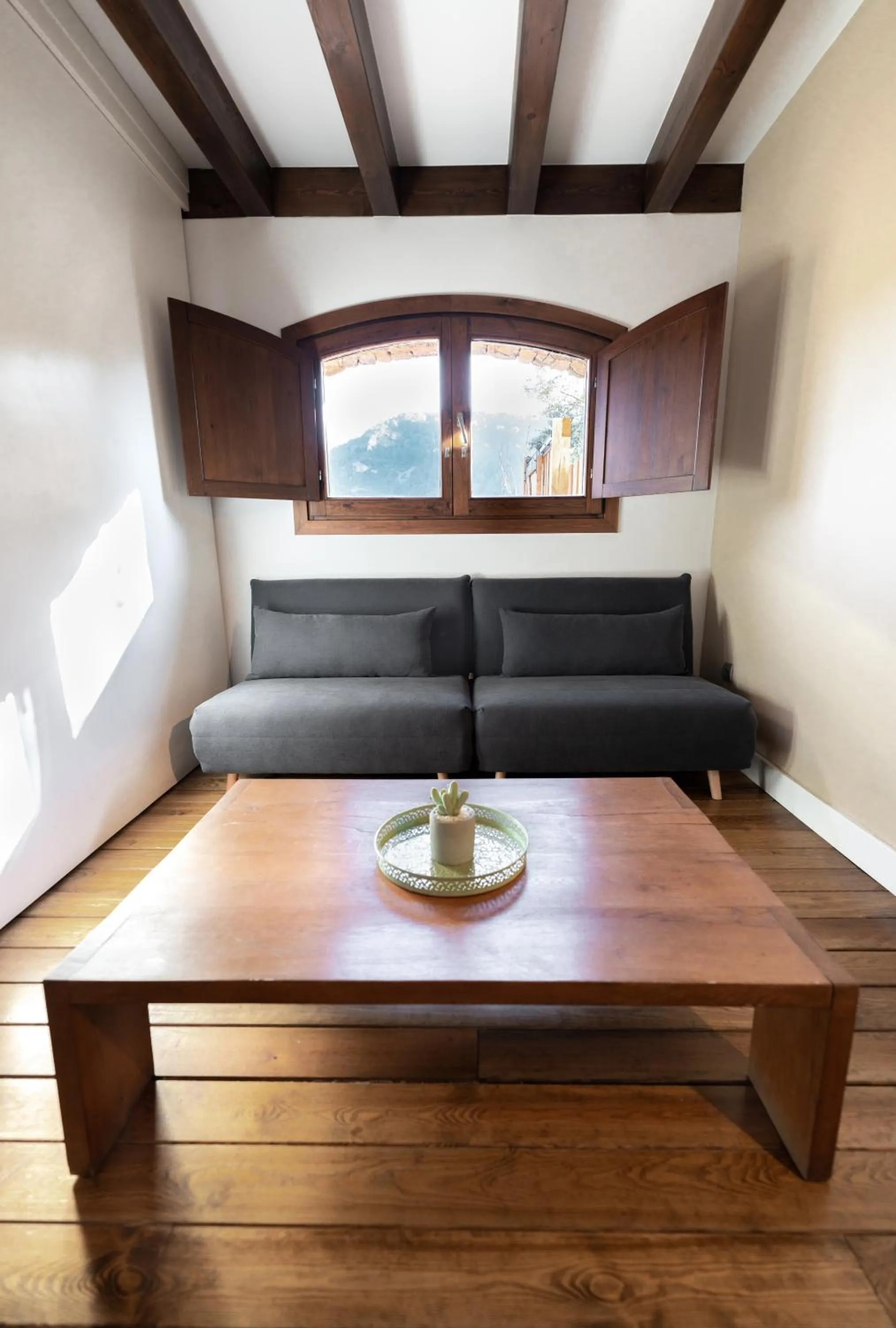 Photo of the whole room in Hotel Mas Mariassa