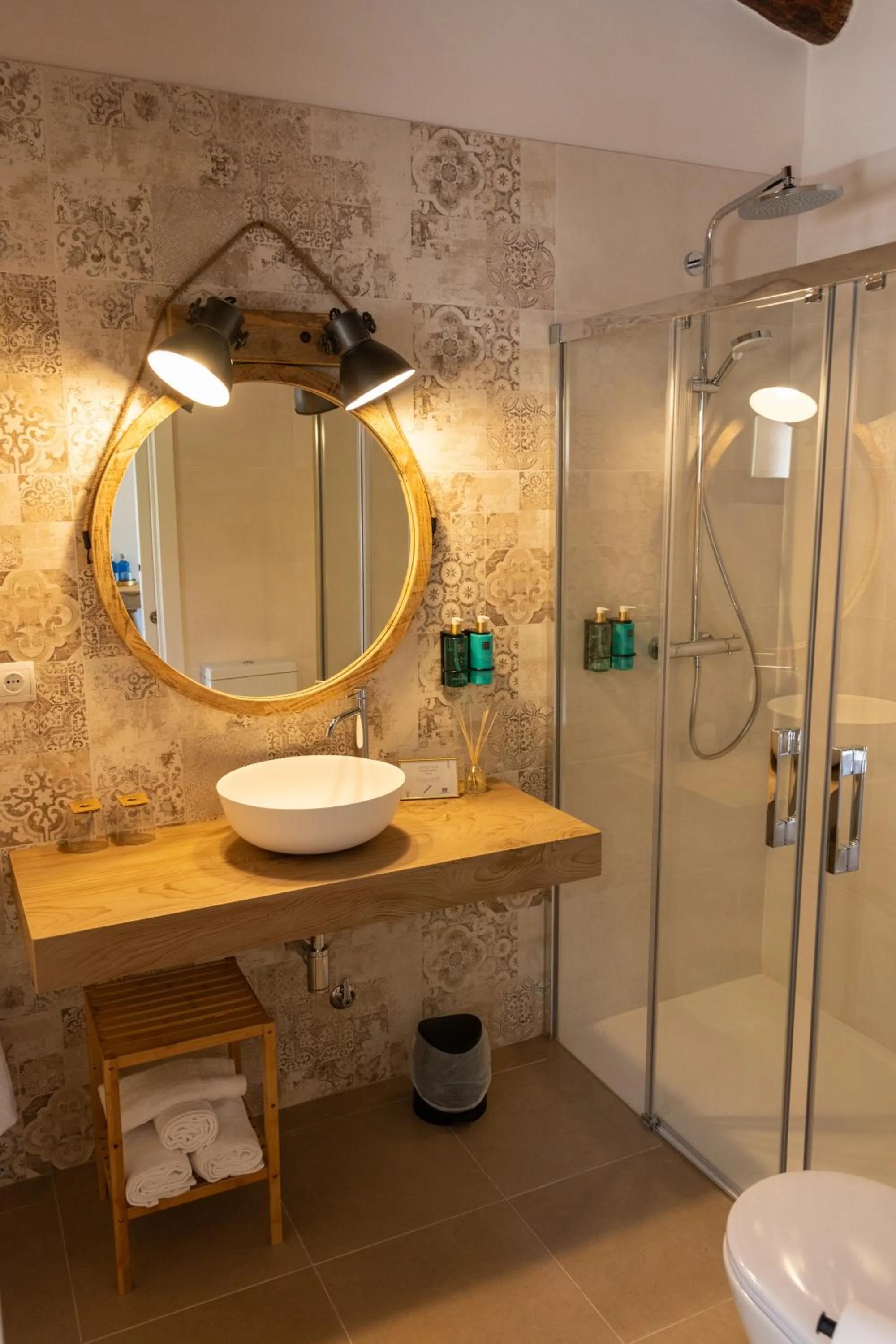 Shower in Hotel Mas Mariassa