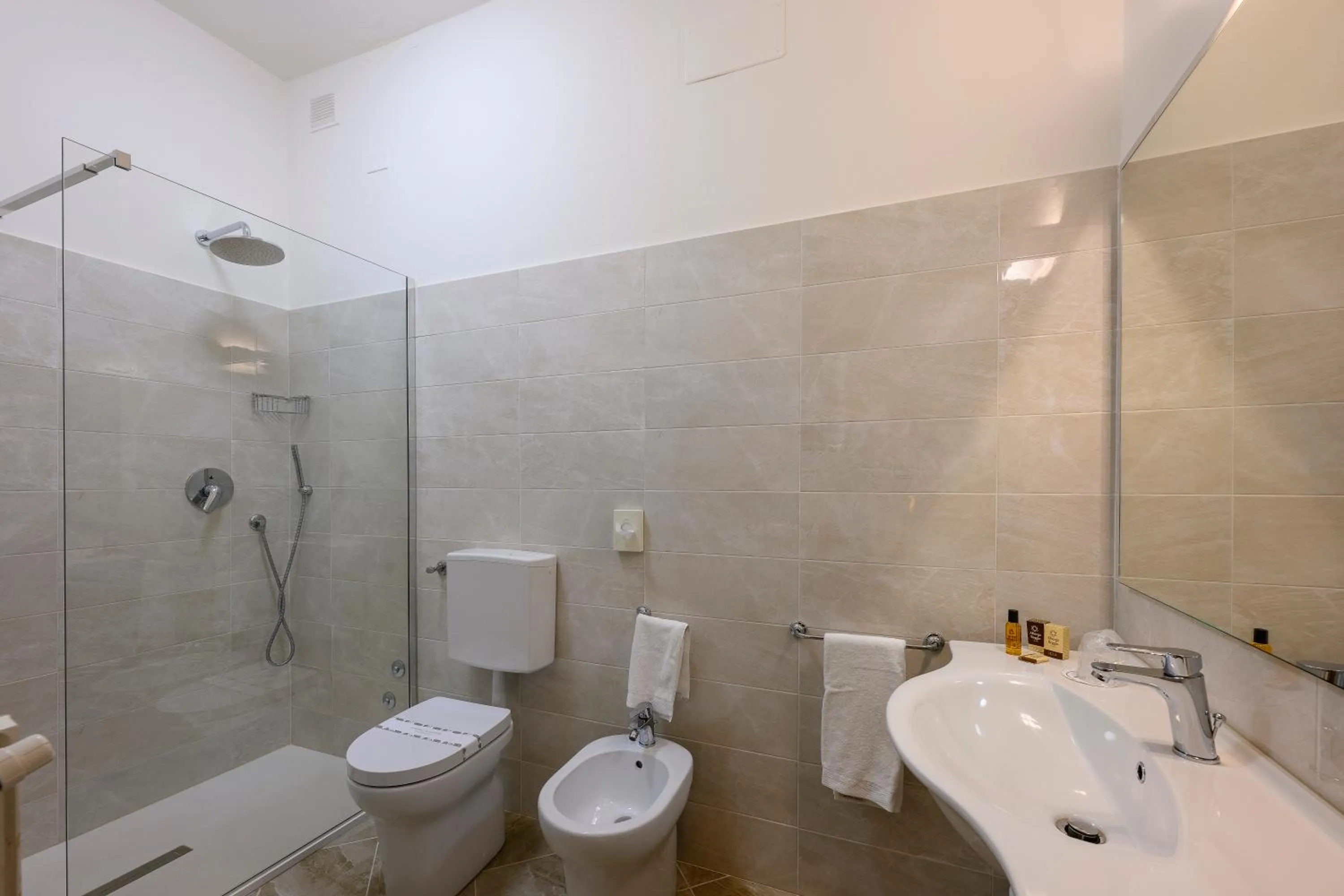 Bathroom in Albergo Reggio