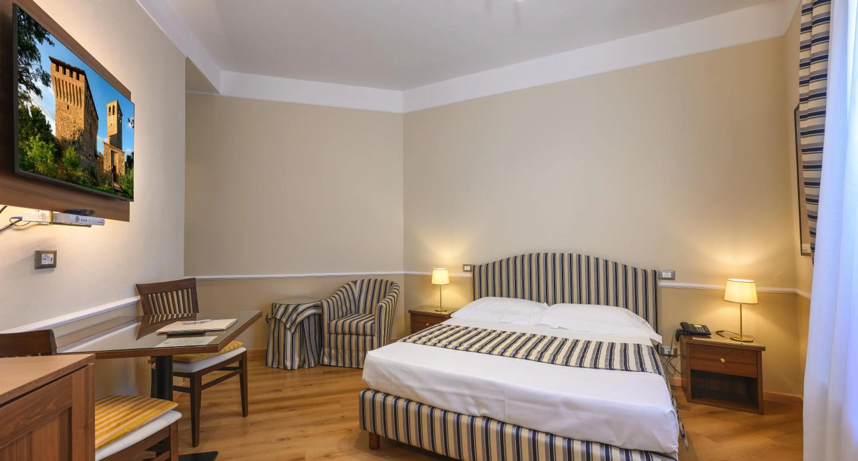 Photo of the whole room, Bed in Albergo Reggio