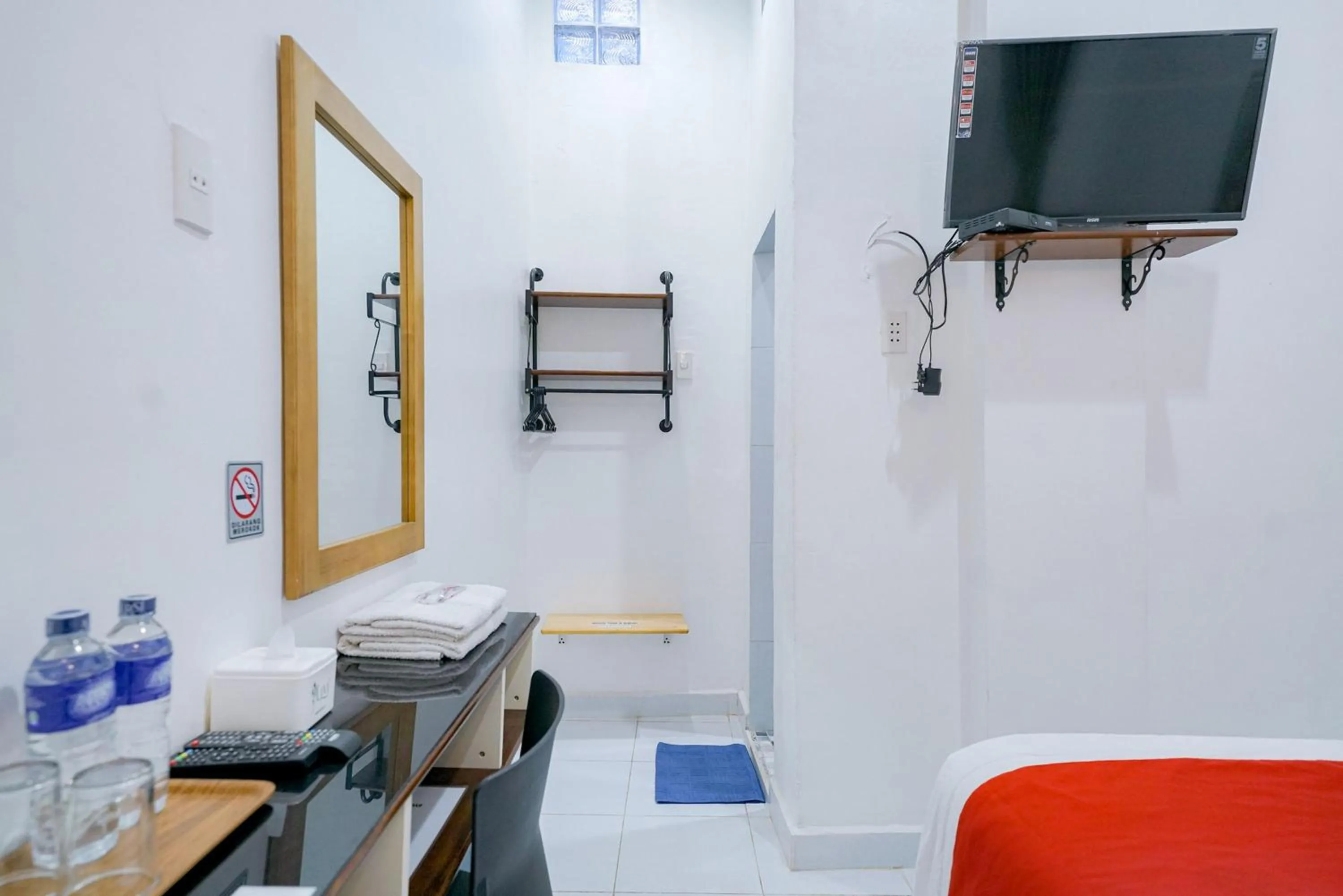 Bedroom in RedDoorz near Pantai Pandan Sibolga