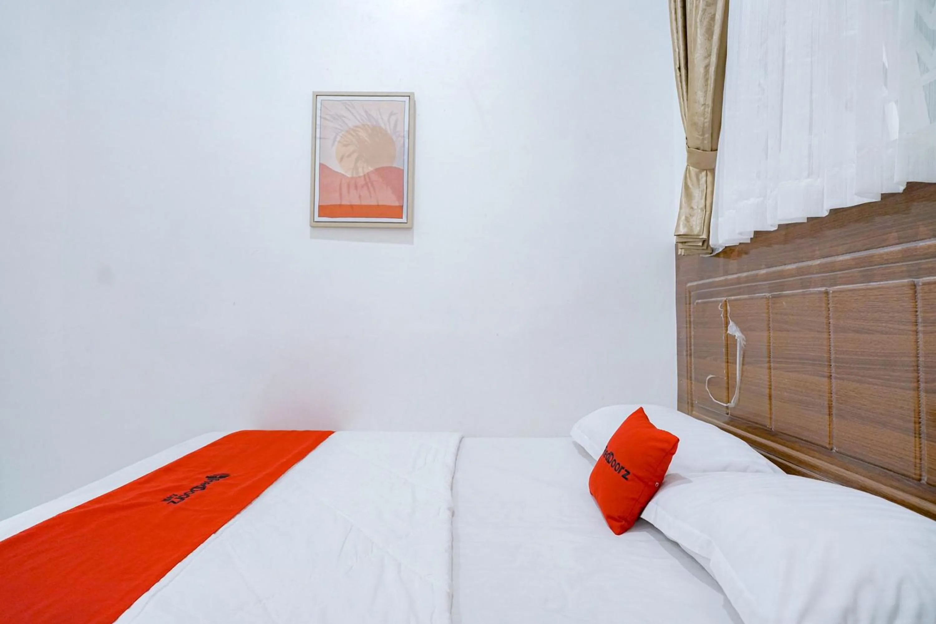 Bedroom, Bed in RedDoorz near Pantai Pandan Sibolga