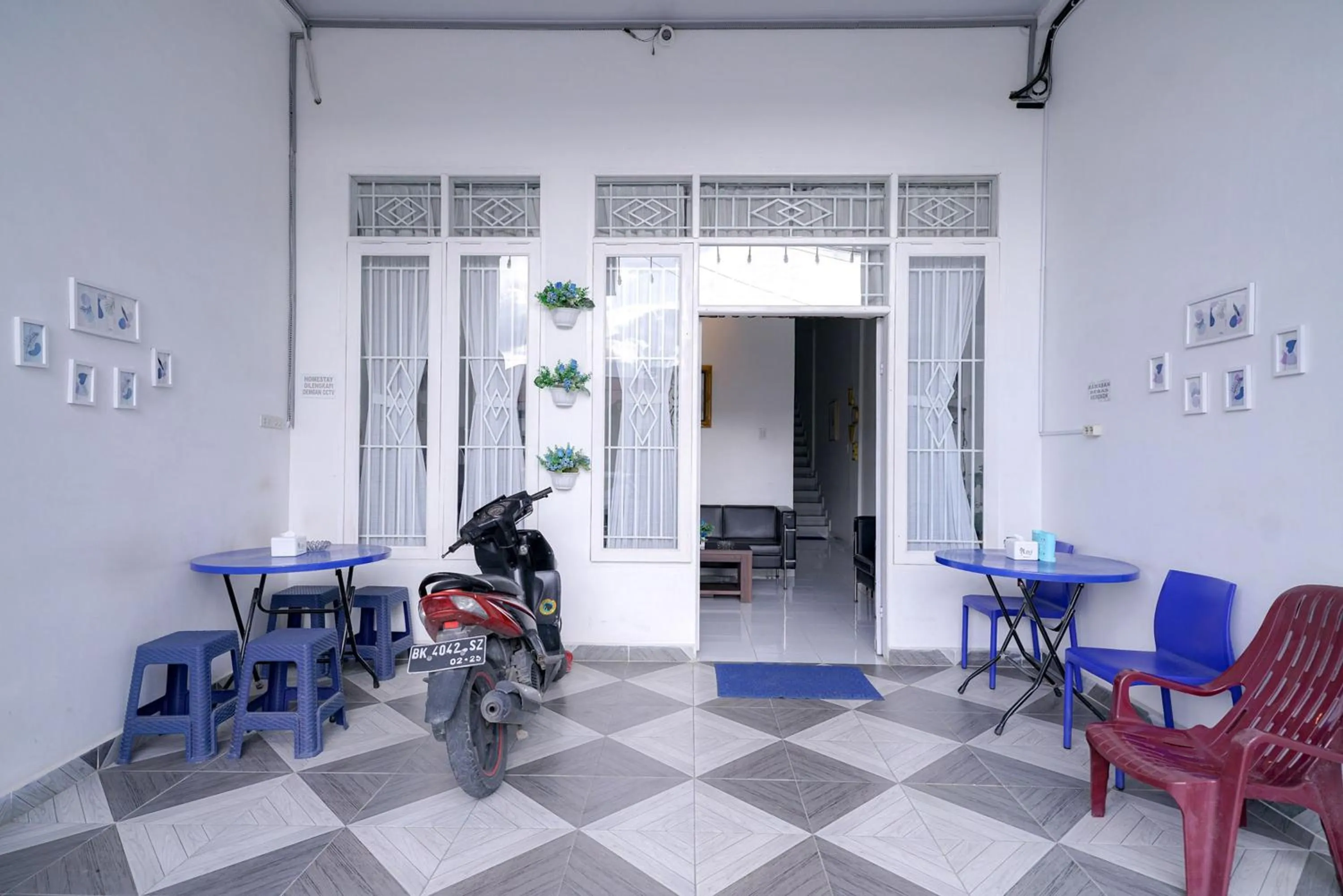 Facade/entrance in RedDoorz near Pantai Pandan Sibolga