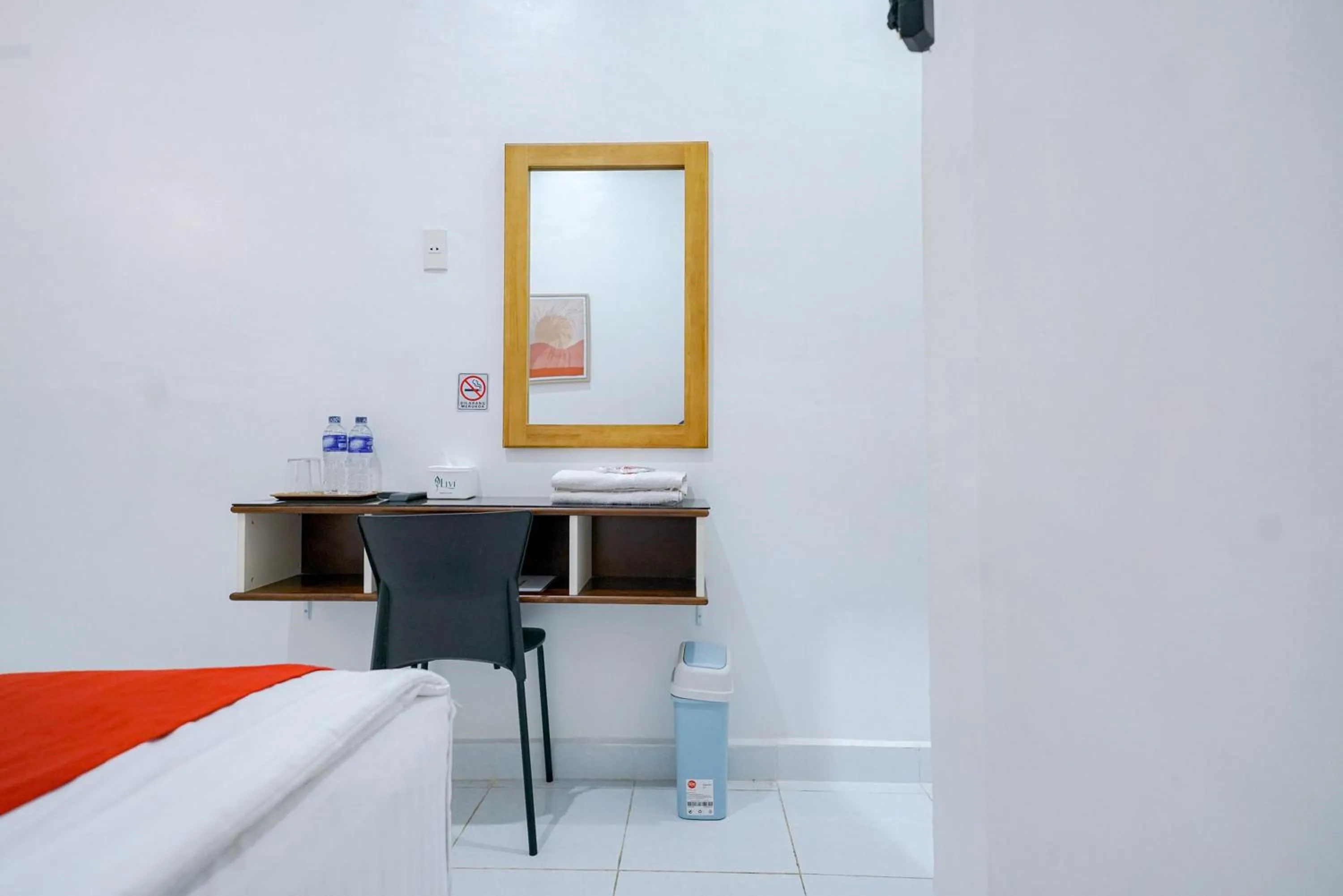 Bedroom, Bed in RedDoorz near Pantai Pandan Sibolga