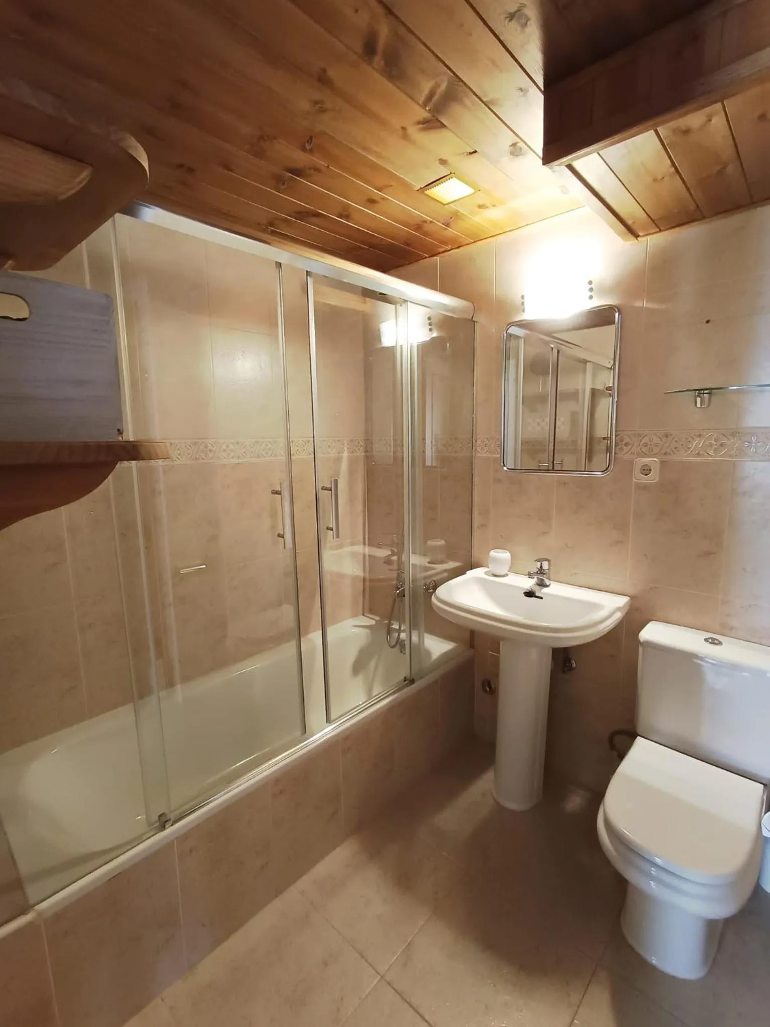 Bathroom in ES CÒVES