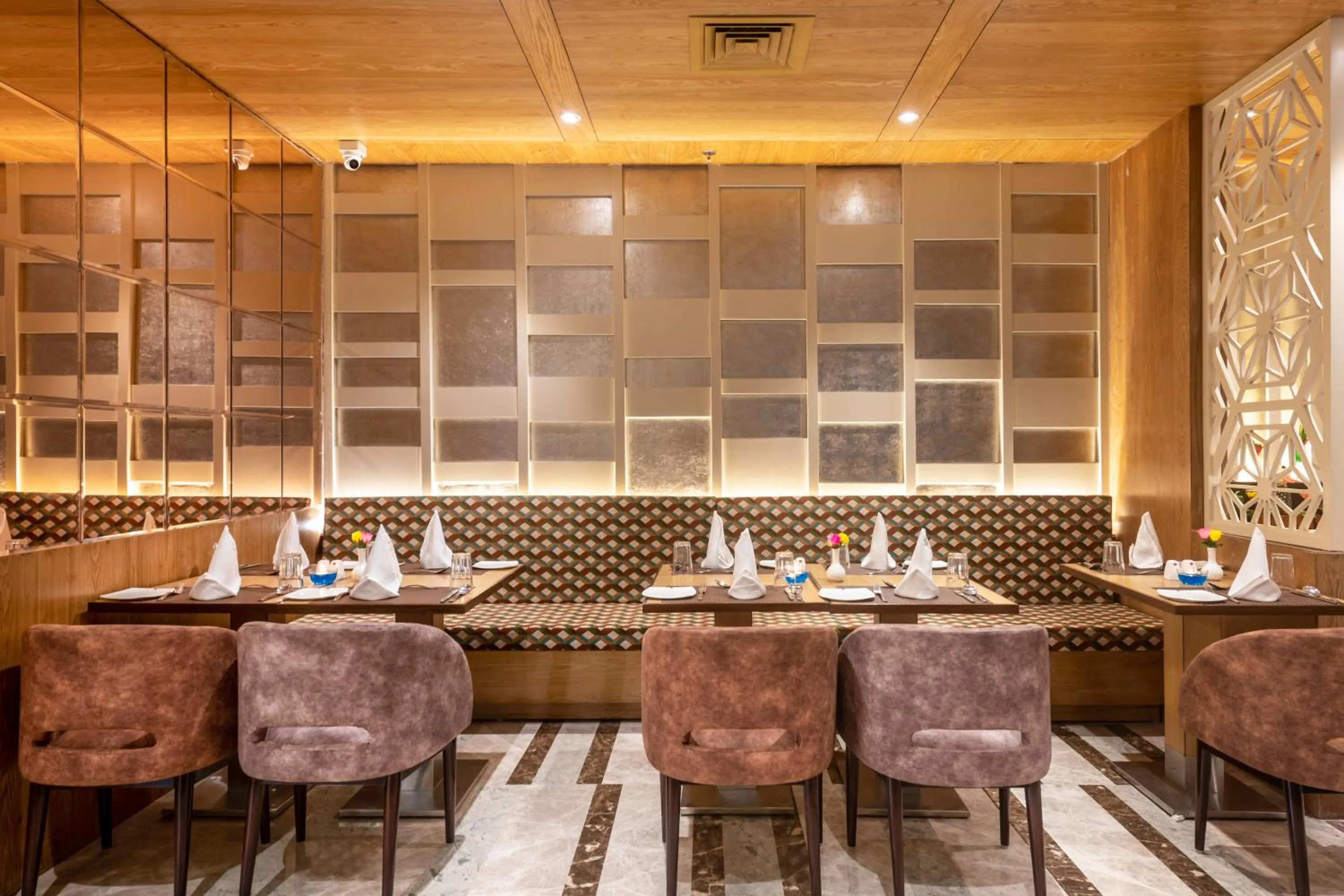 Restaurant/places to eat in Lords Inn Jaipur