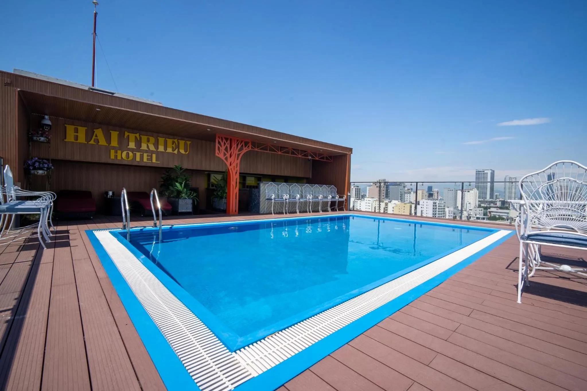 Swimming pool in Hai Trieu Hotel